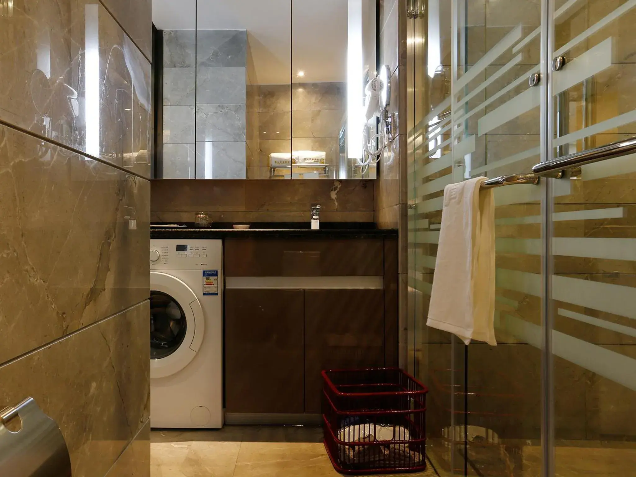 Toilet, Kitchen/Kitchenette in Pengman Beijing Rd. A-mall Apartment