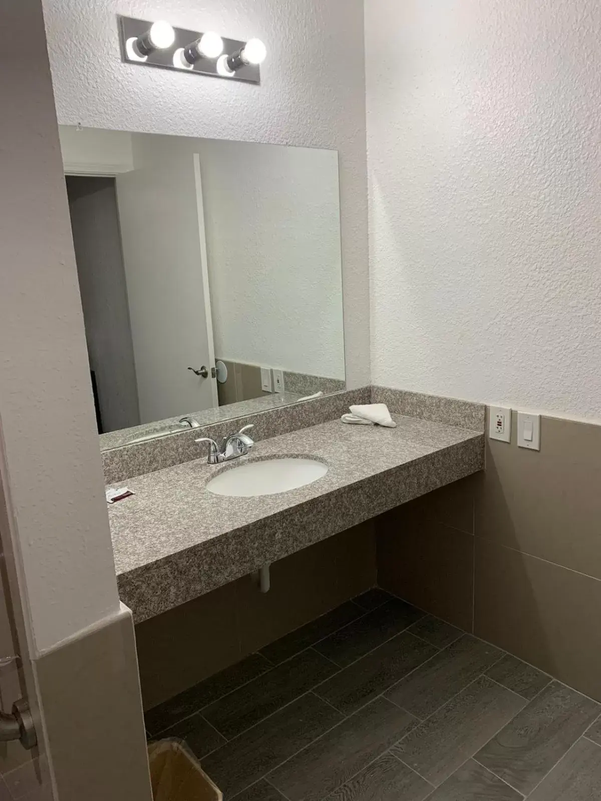 Bathroom in Motel 6 Branson, Mo