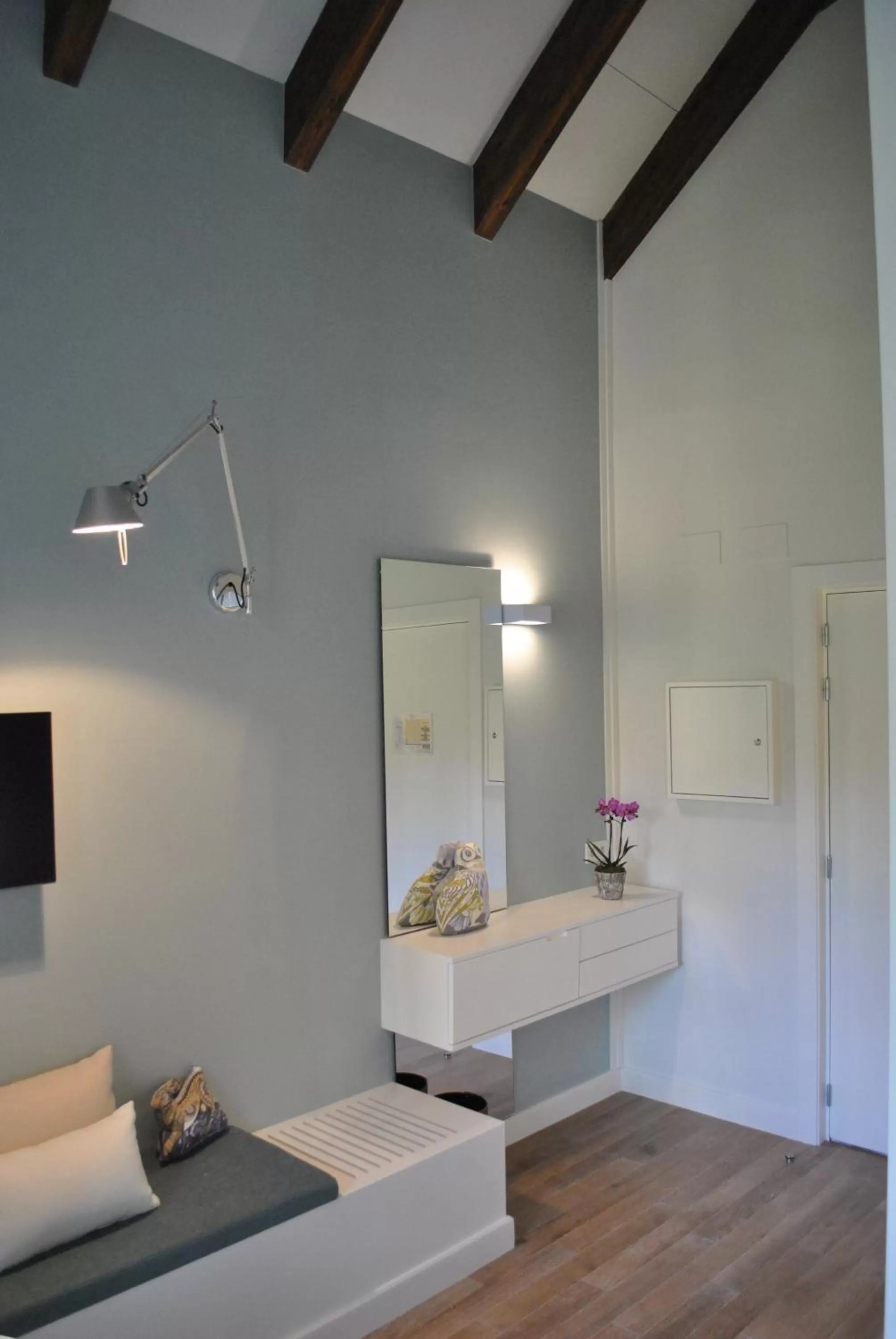 Photo of the whole room, Bed in Hôtel de Cavoye