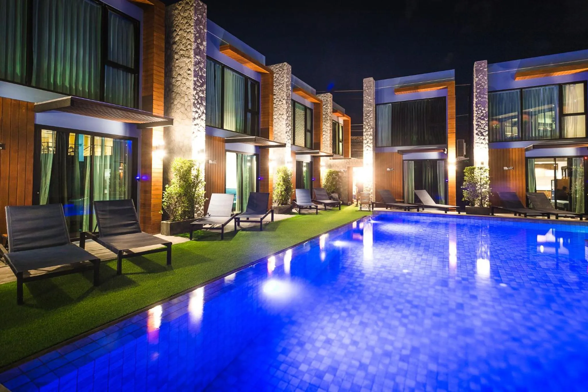 Swimming pool in Peace Blue Naiharn Naturist Resort Phuket SHA Extra Plus