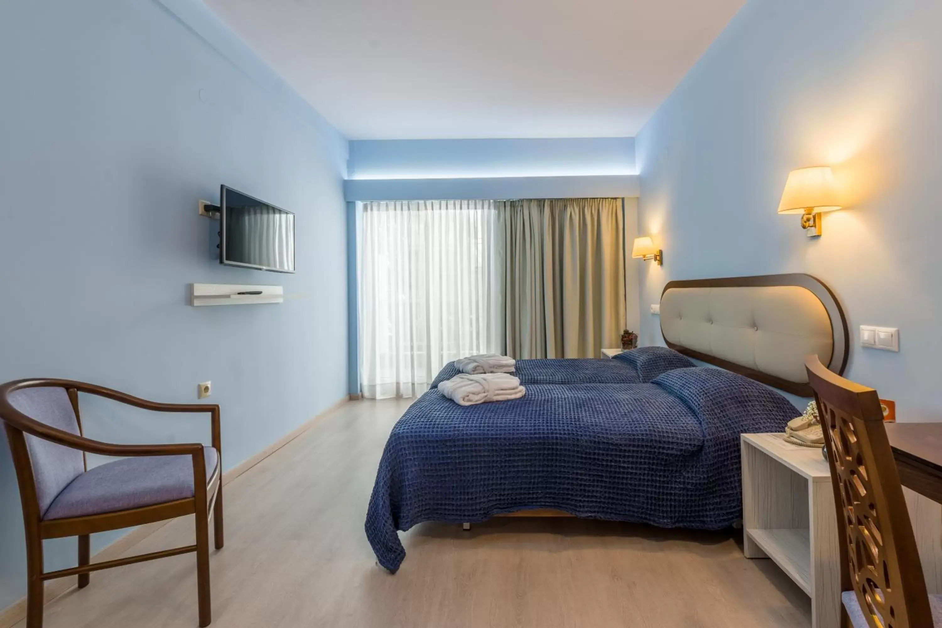 Photo of the whole room, Bed in Queen Olga Hotel Photo of the whole room, Bed in Queen Olga Hotel