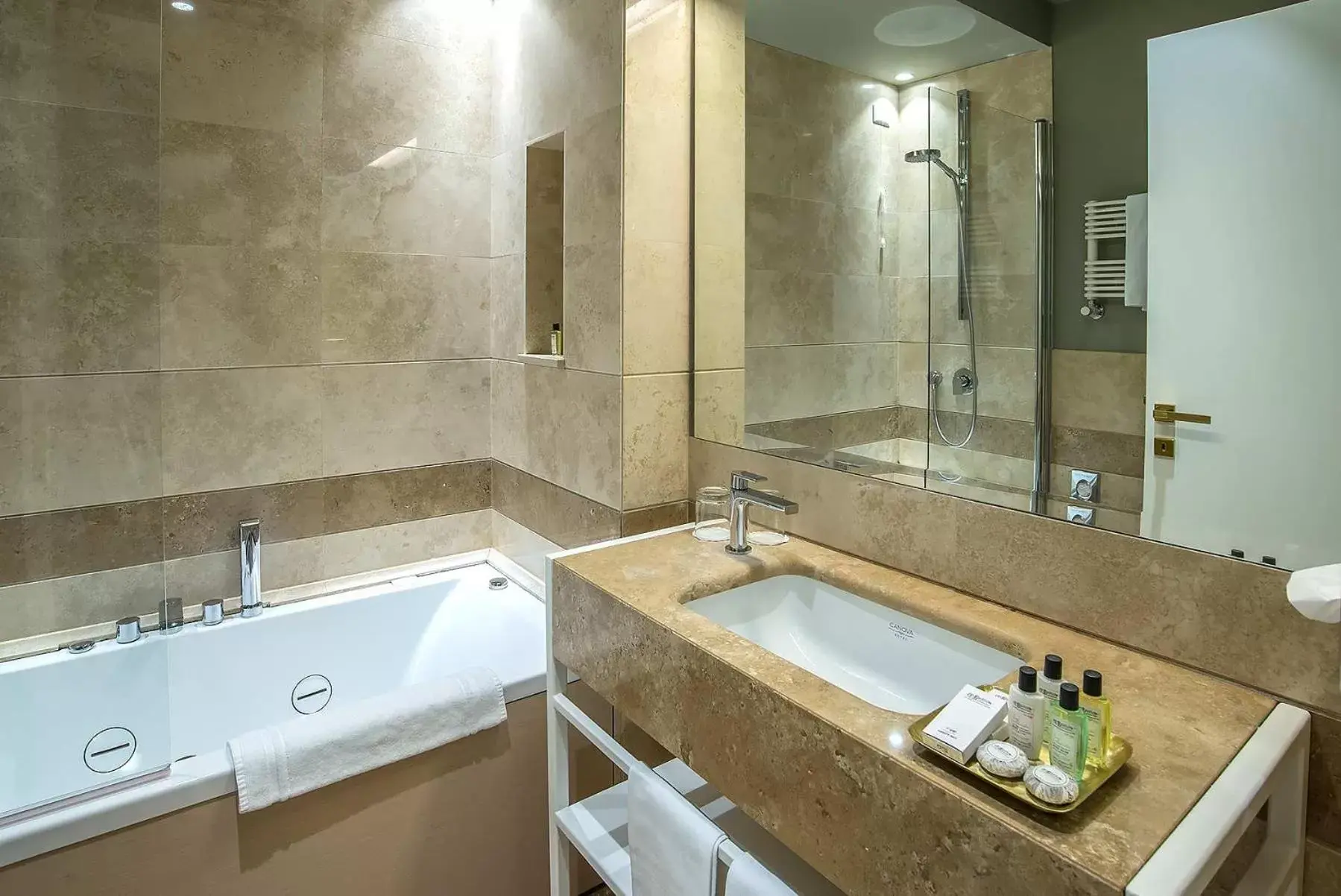 Shower, Bathroom in Hotel Accademia