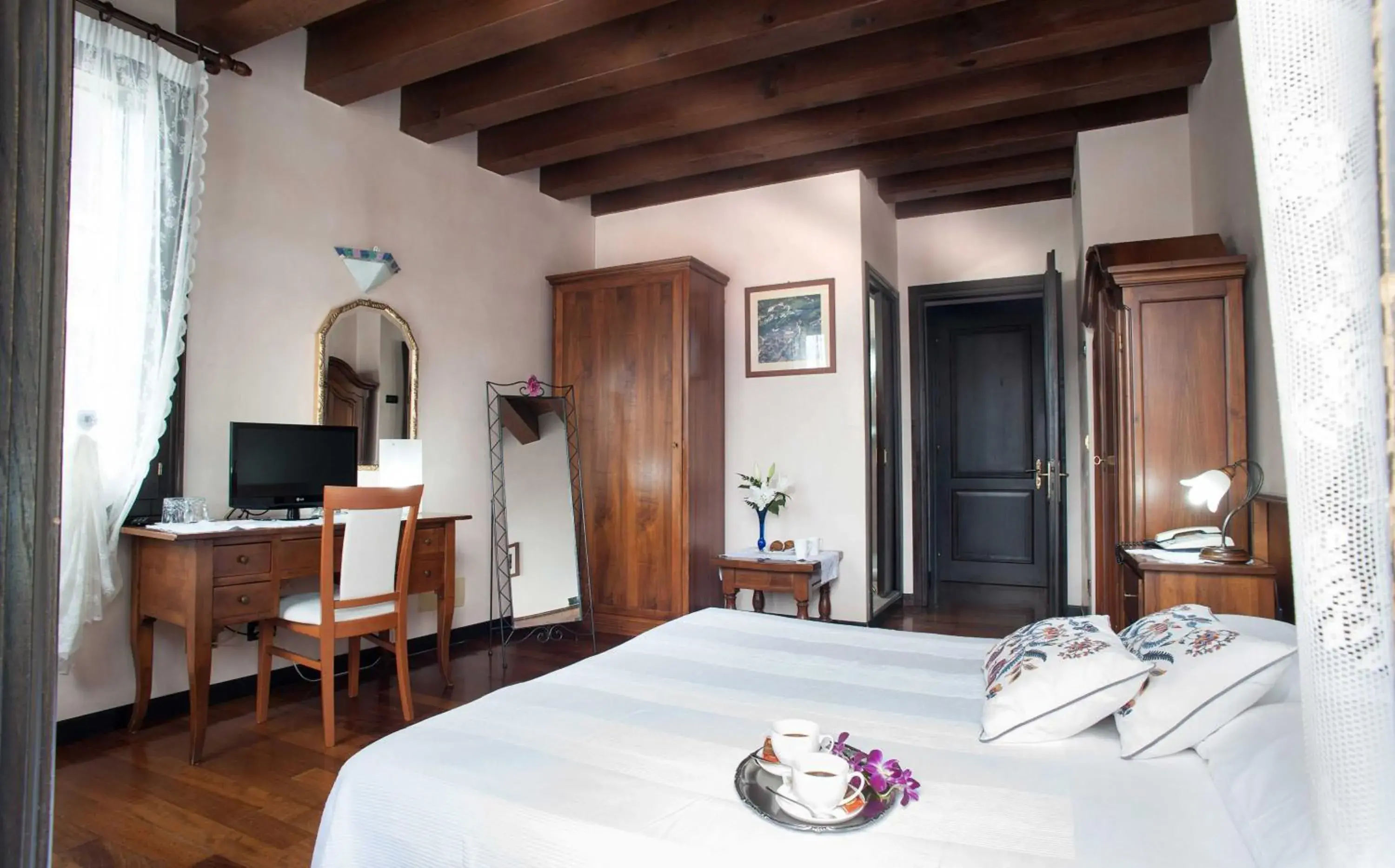 Photo of the whole room, Bed in Hotel Al Castello