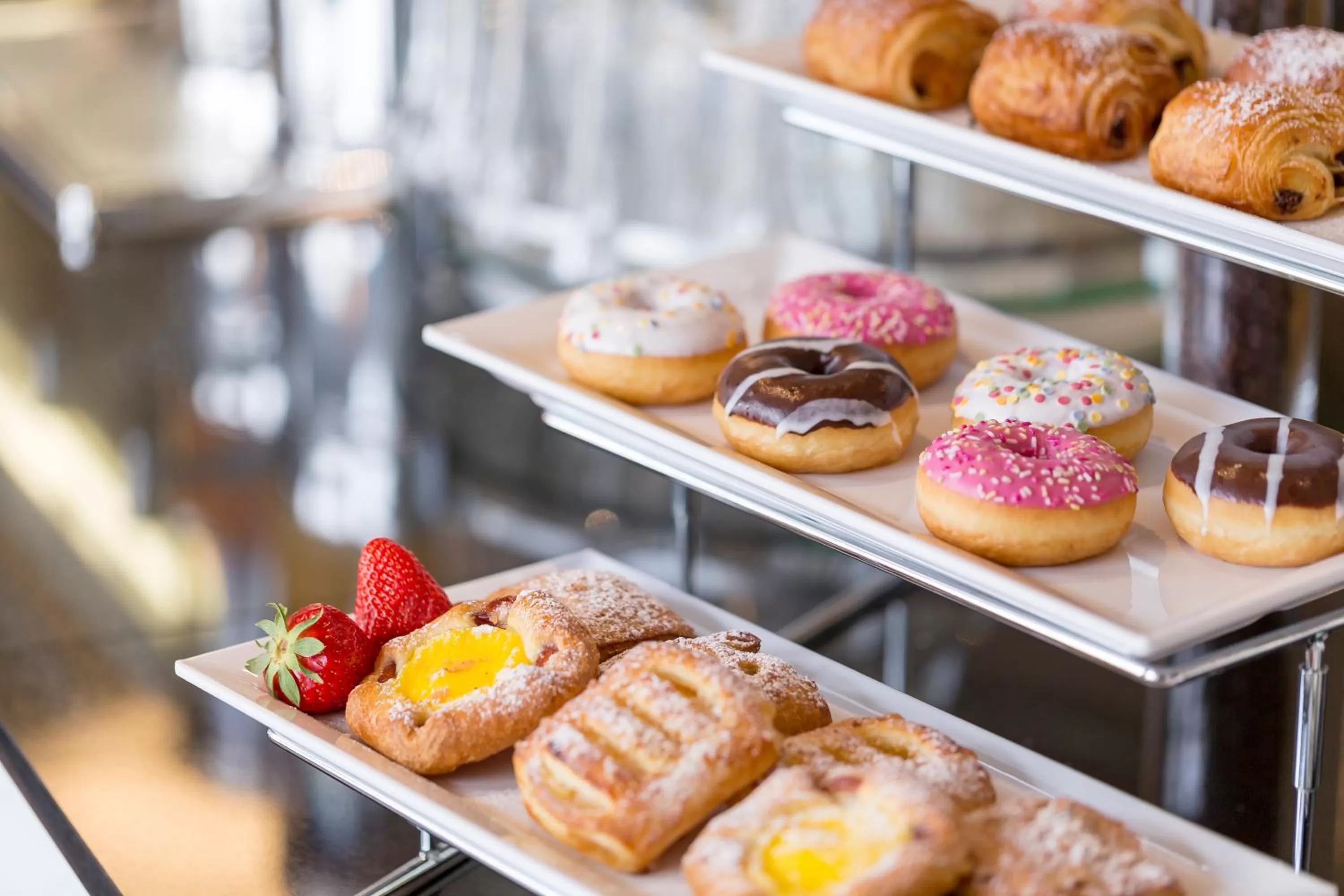 Buffet breakfast in Hotel Amaris