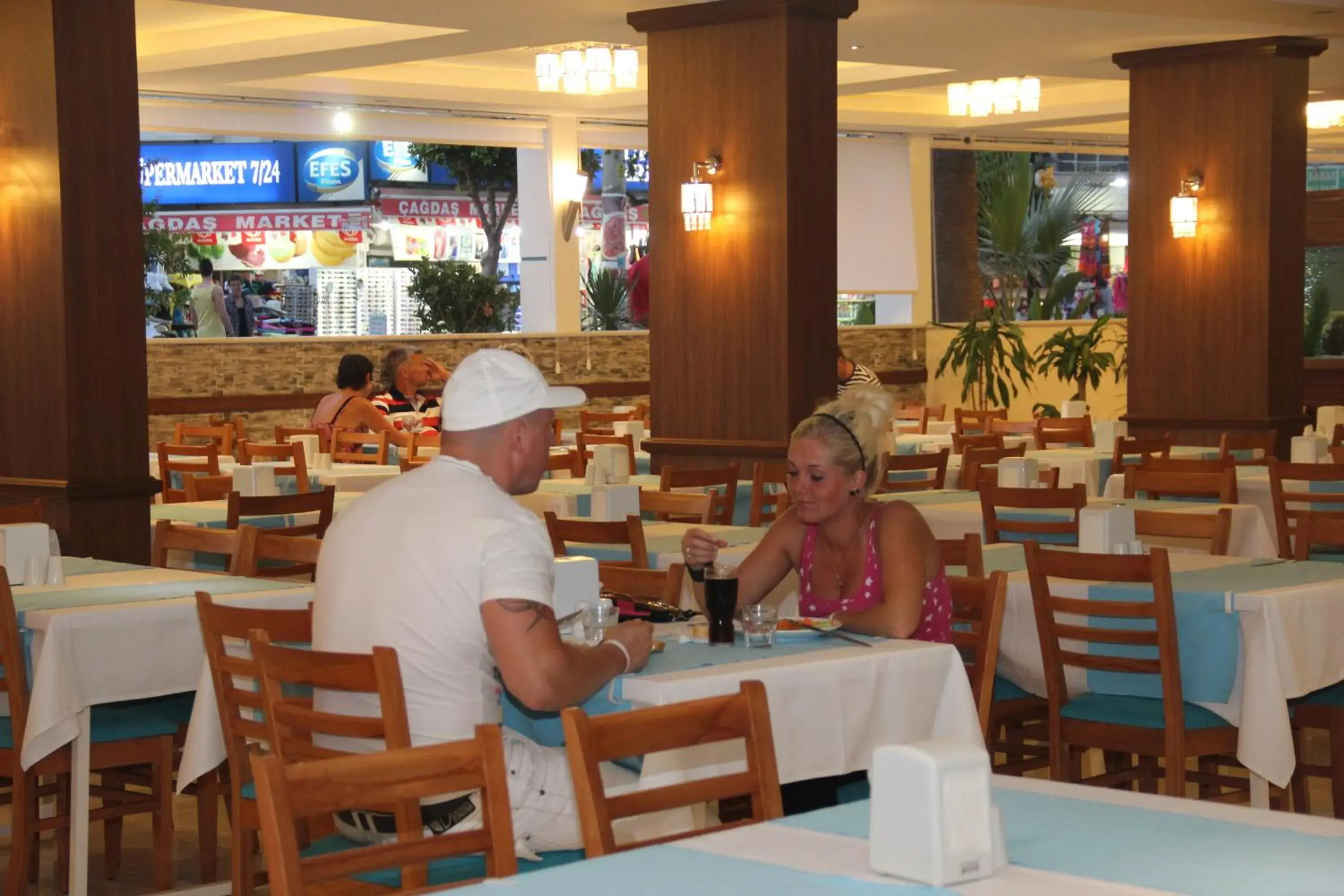 Restaurant/Places to Eat in Mesut Hotel