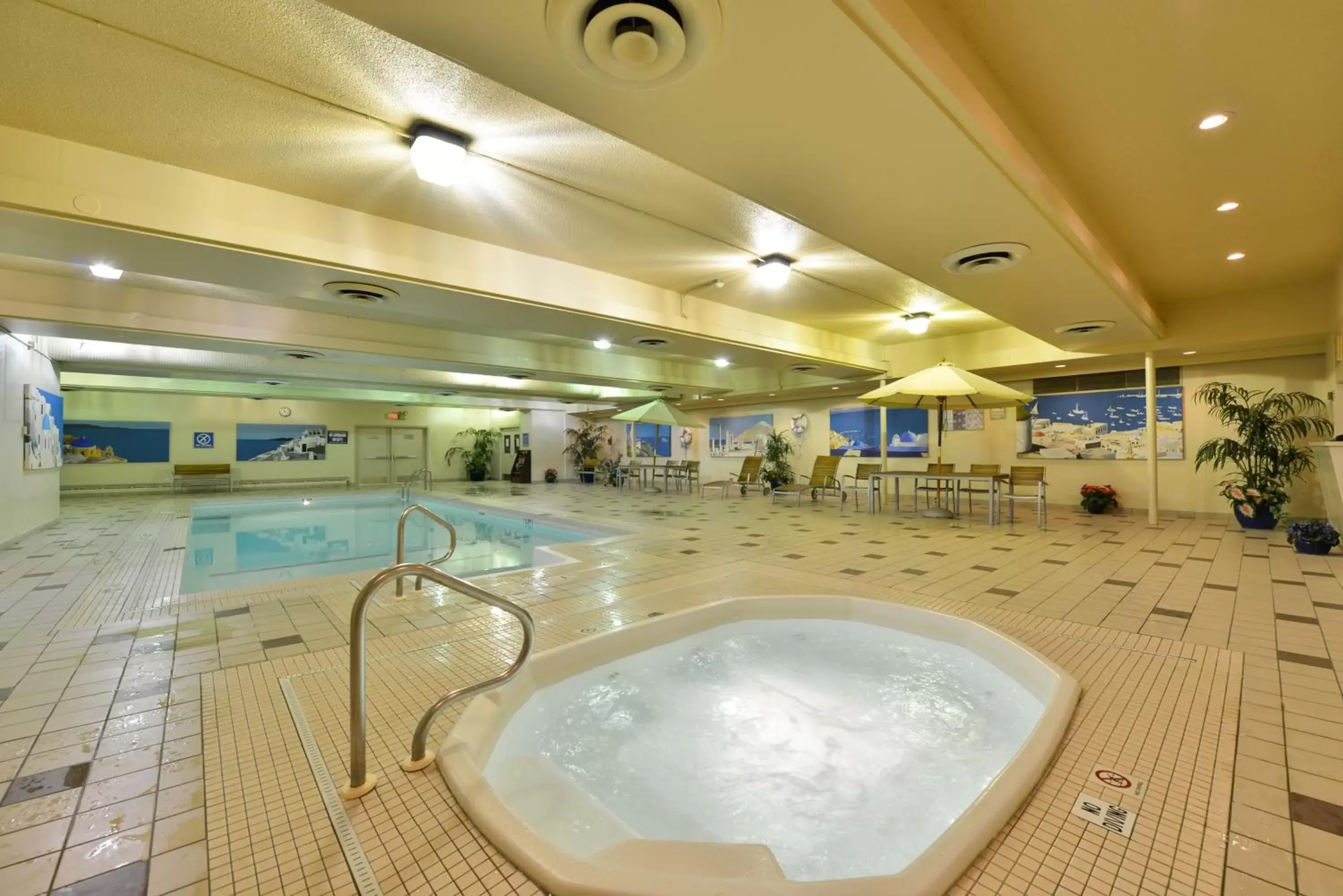 Spa and wellness centre/facilities, Swimming Pool in Radisson Hotel & Convention Center Edmonton