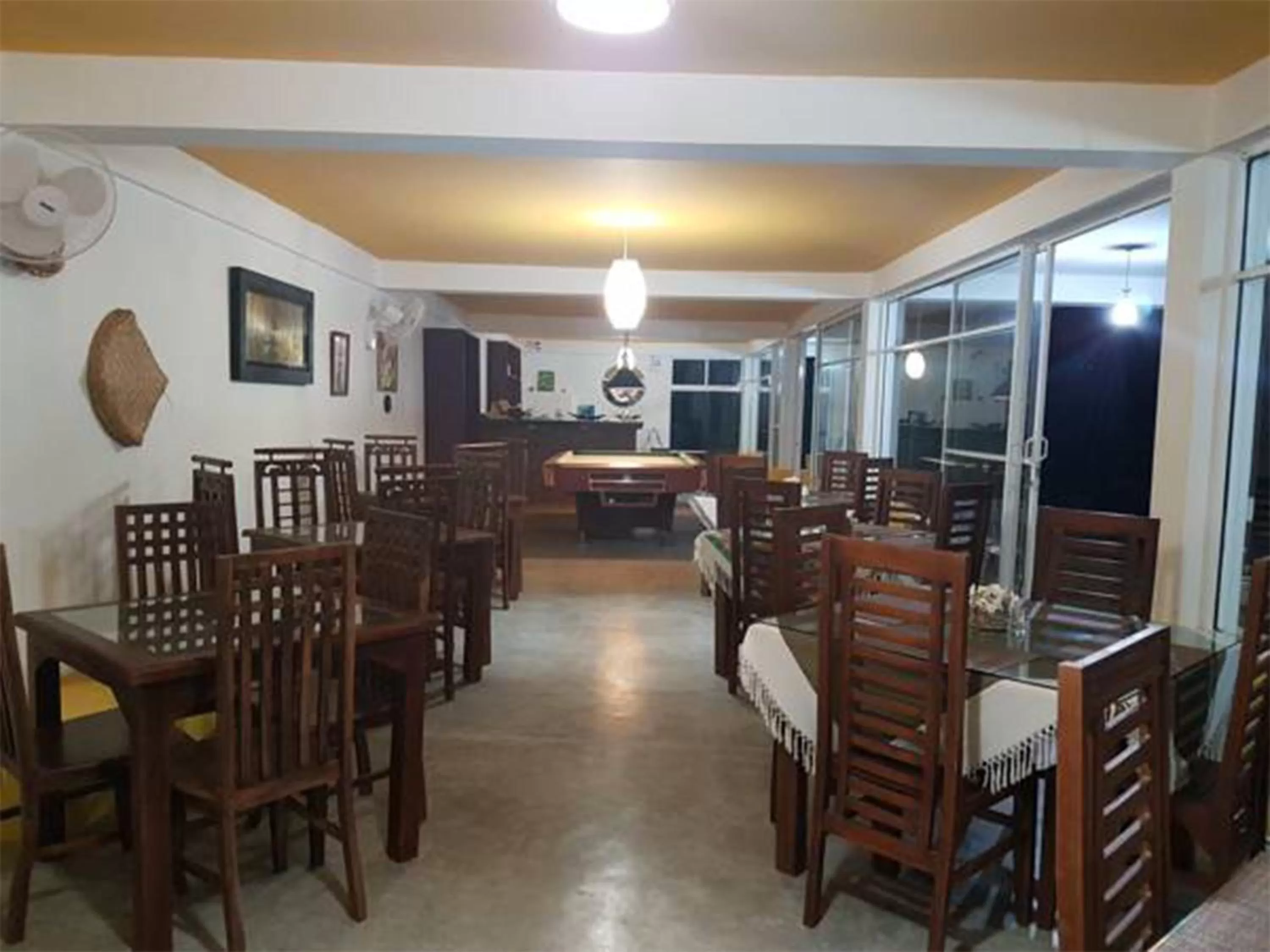 Restaurant/places to eat in Sky Lodge