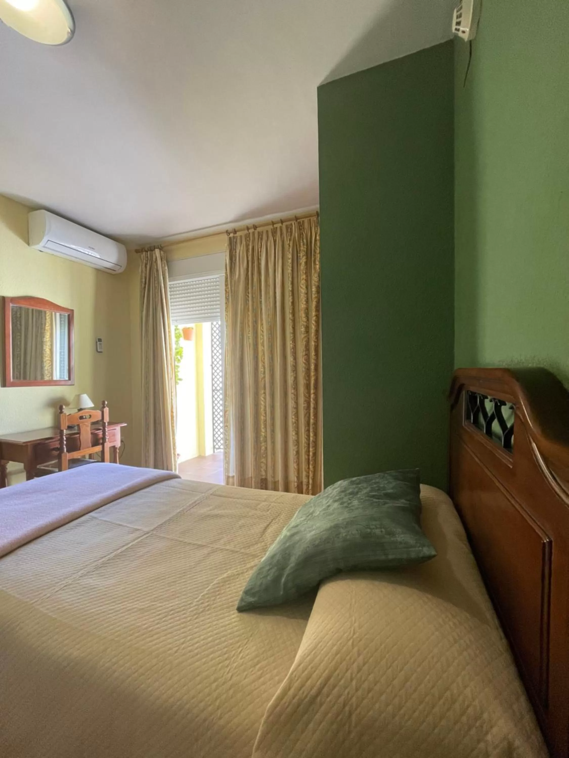 Bed in Hotel Arunda II