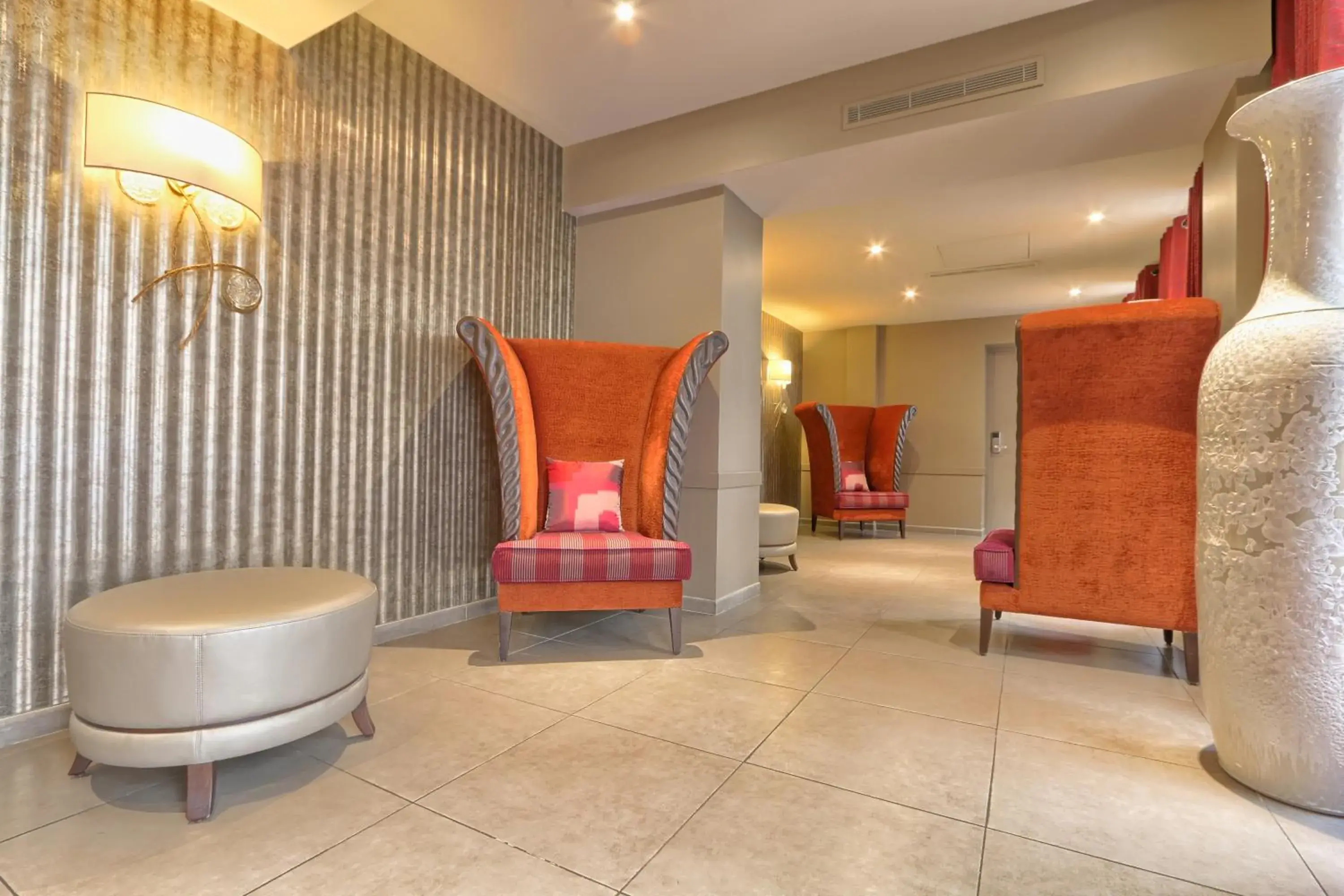 Lobby or reception, Bathroom in Hotel Mondial
