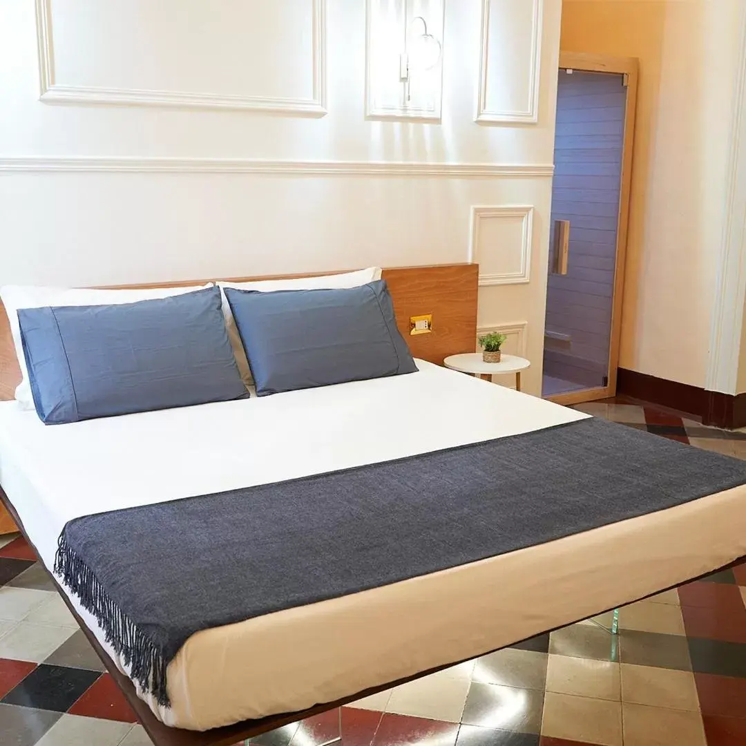 Bed in Toscano Palace Luxury Rooms Catania