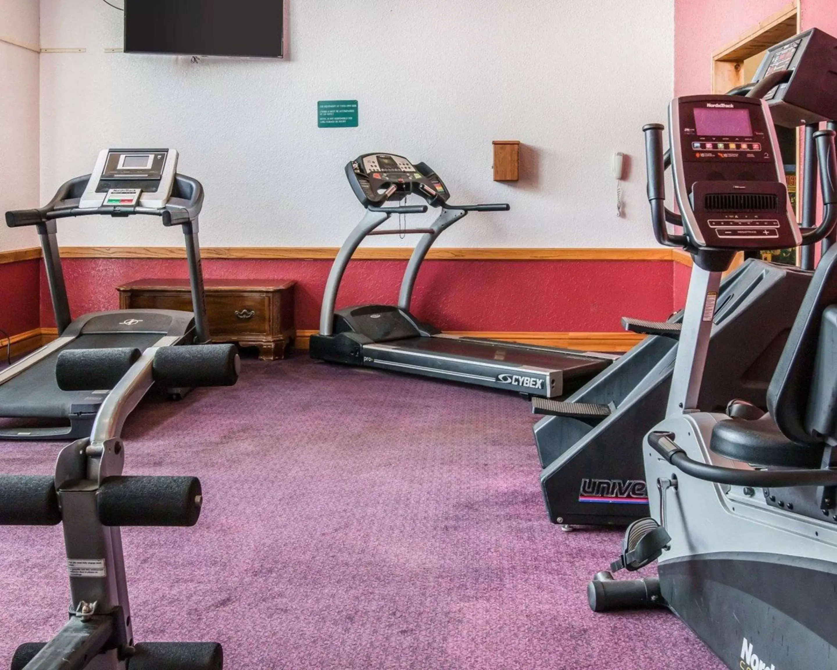 Fitness centre/facilities, Fitness Center/Facilities in Mackinaw City Clarion Hotel Beachfront