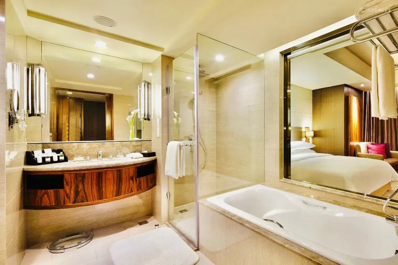 Bathroom in Crowne Plaza Kunming City Centre, an IHG Hotel