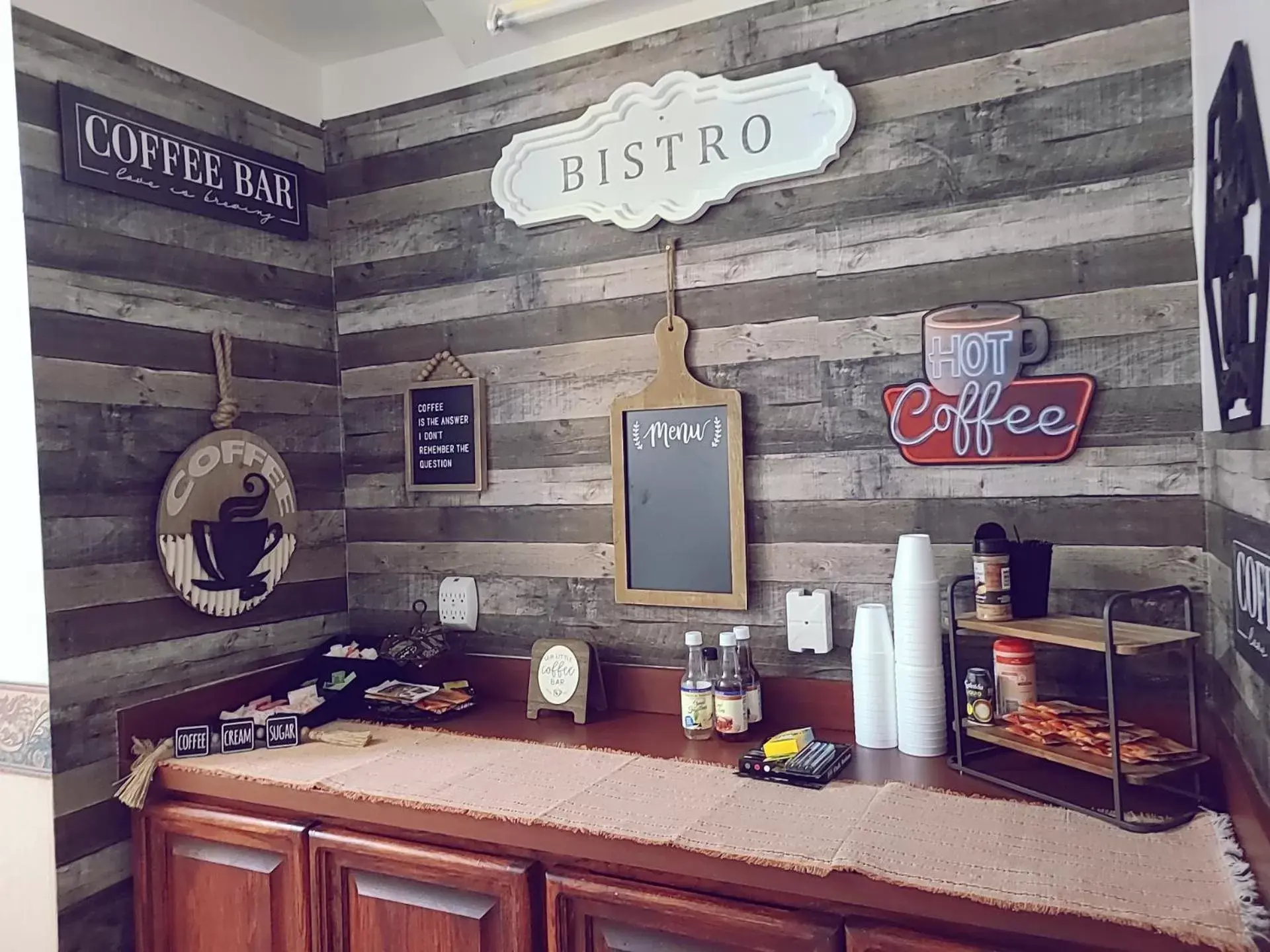 Food and drinks in Jefferson Inn Food and drinks in Jefferson Inn