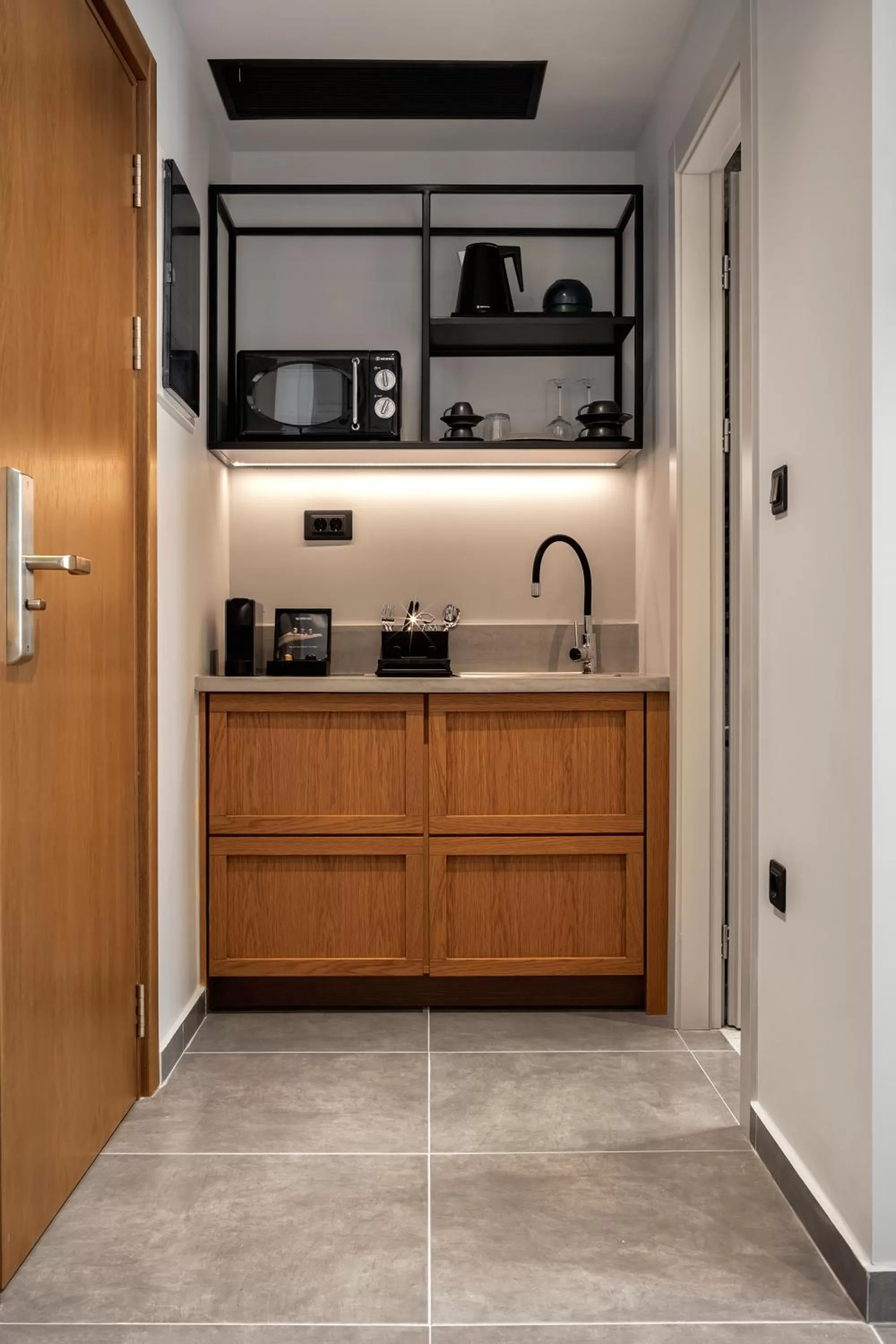 Kitchen or kitchenette in Bob W Athens Akadimia