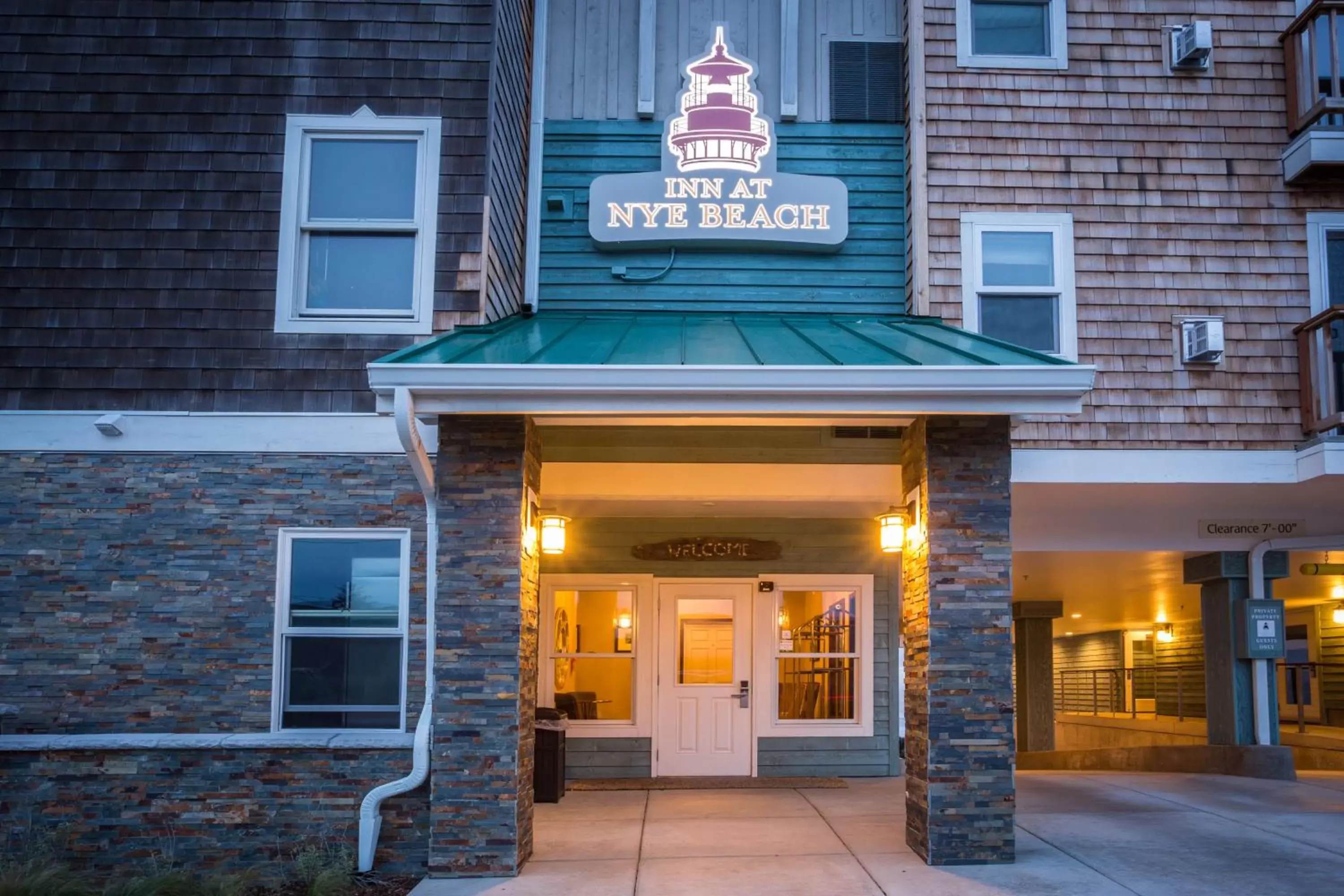 Facade/entrance in Inn at Nye Beach