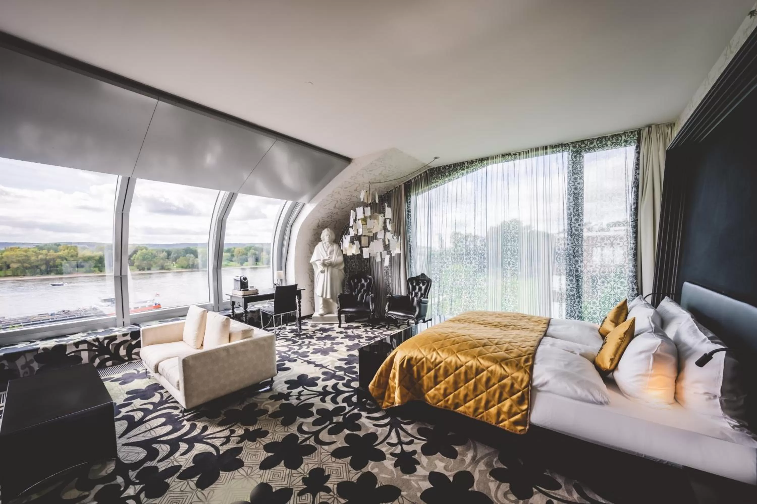 Living room, Bed in Kameha Grand Bonn