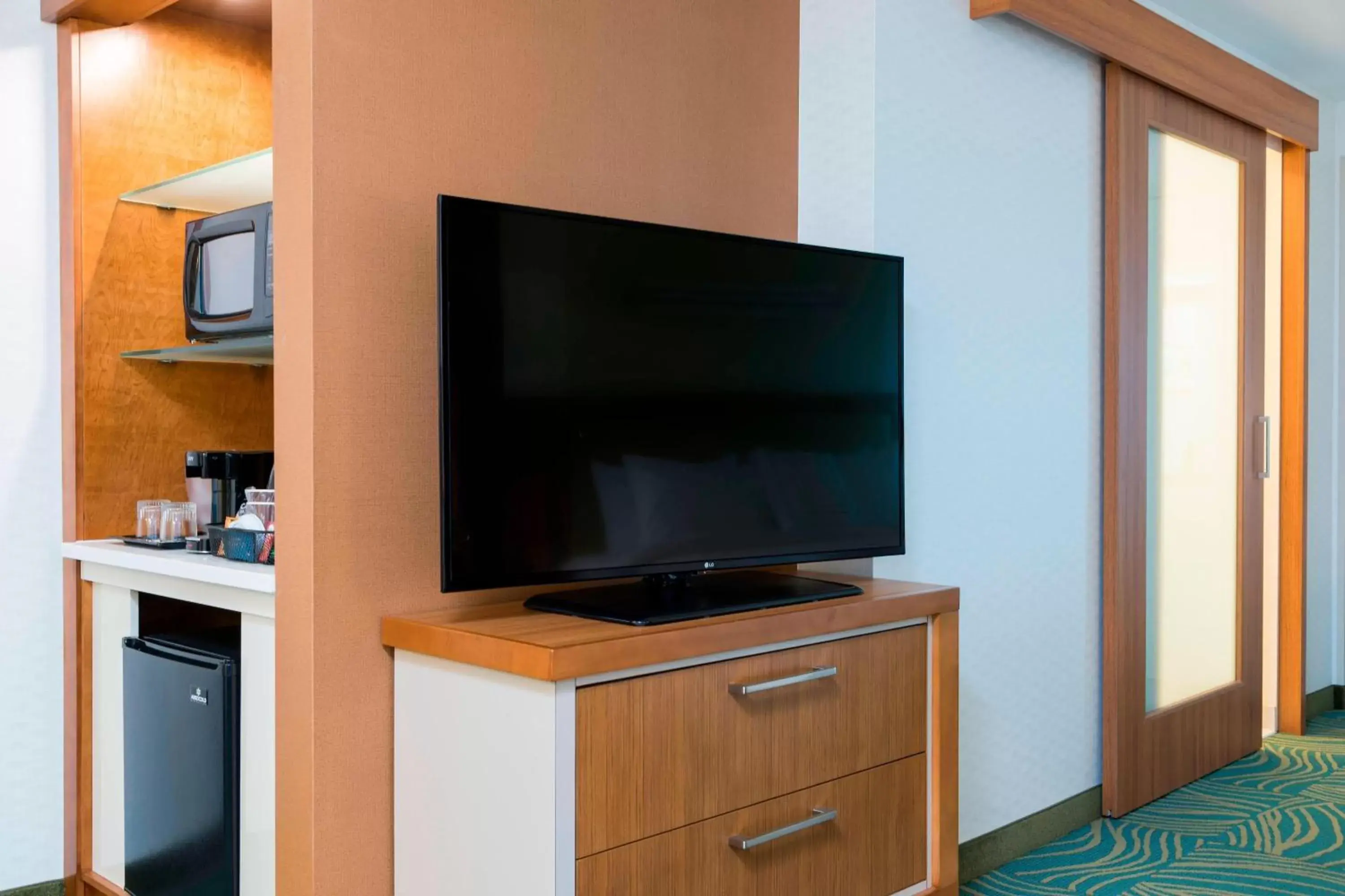 Photo of the whole room, TV/Entertainment Center in SpringHill Suites by Marriott Chicago Southeast/Munster, IN