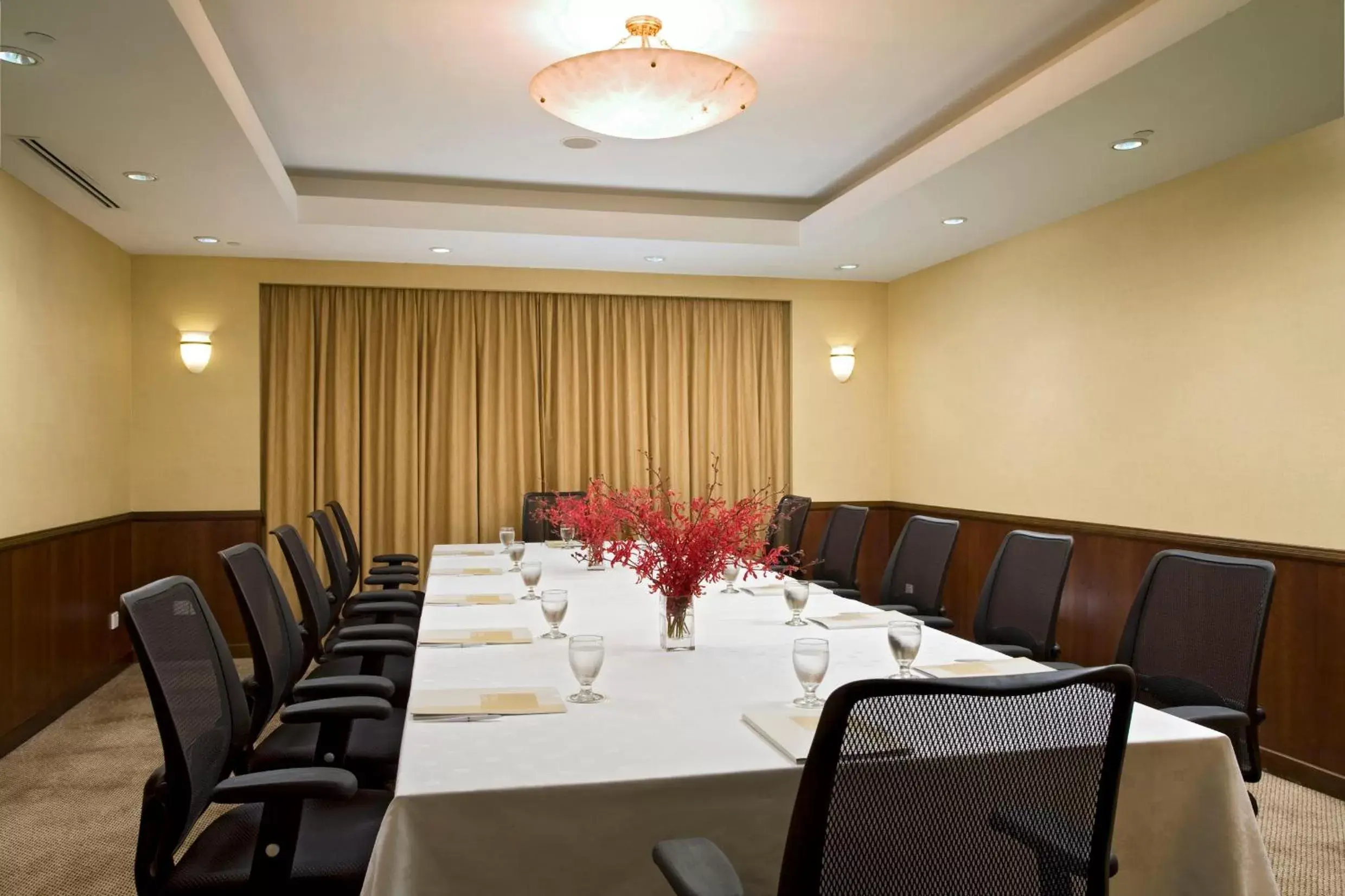 Business facilities in York Hotel