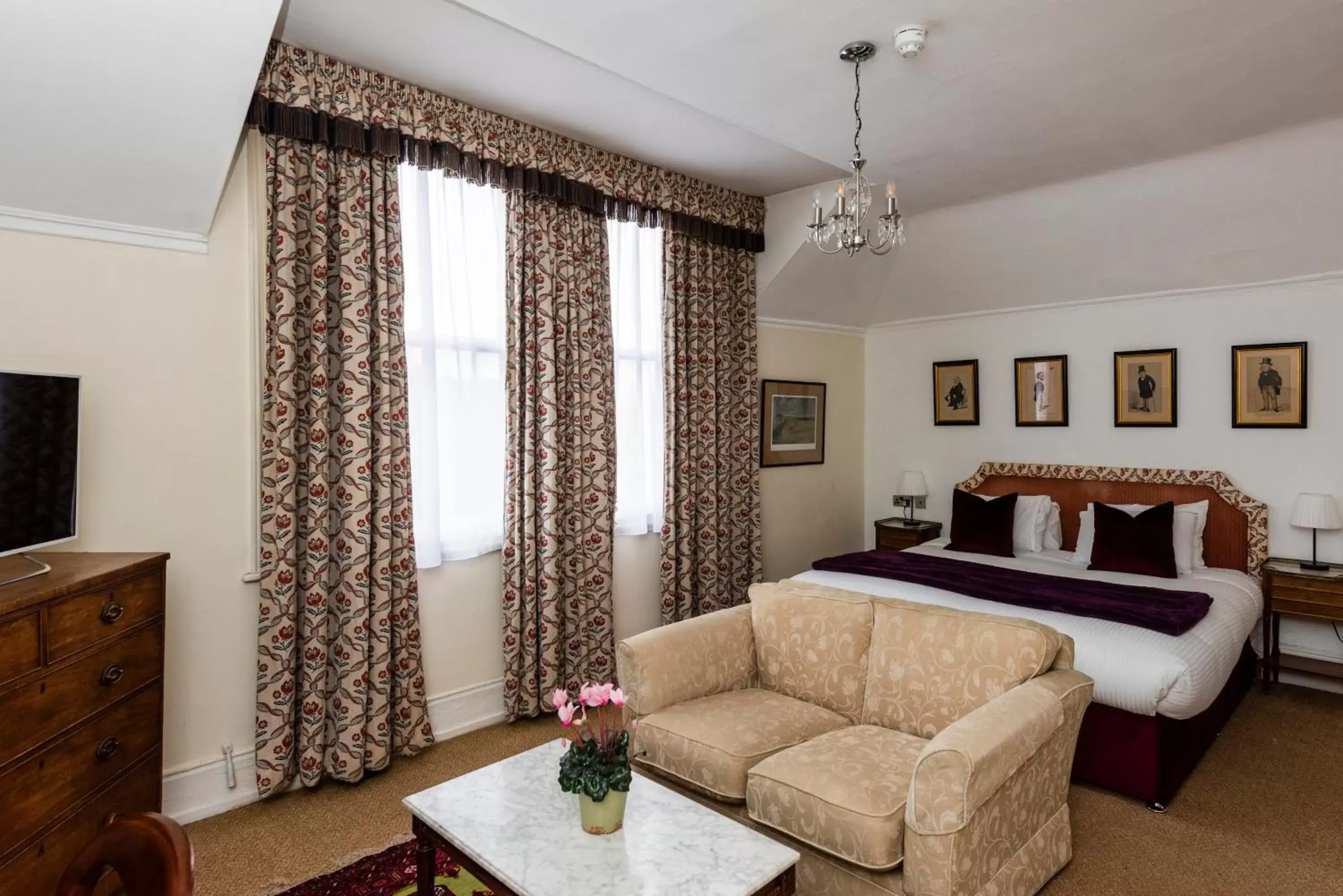 Executive Double Room in The Whipper-In Hotel Executive Double Room in The Whipper-In Hotel