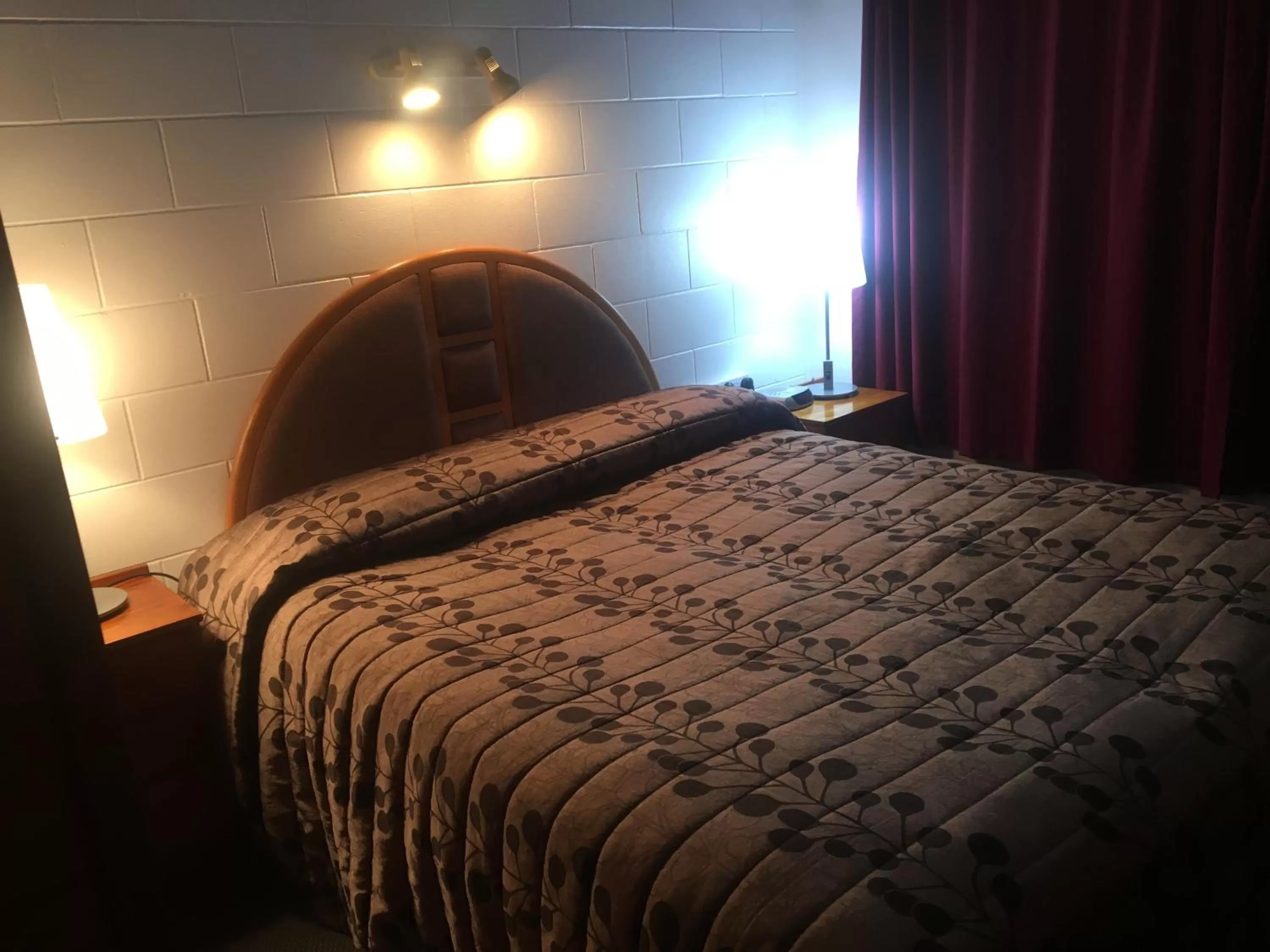 Bed in New Haven Motel