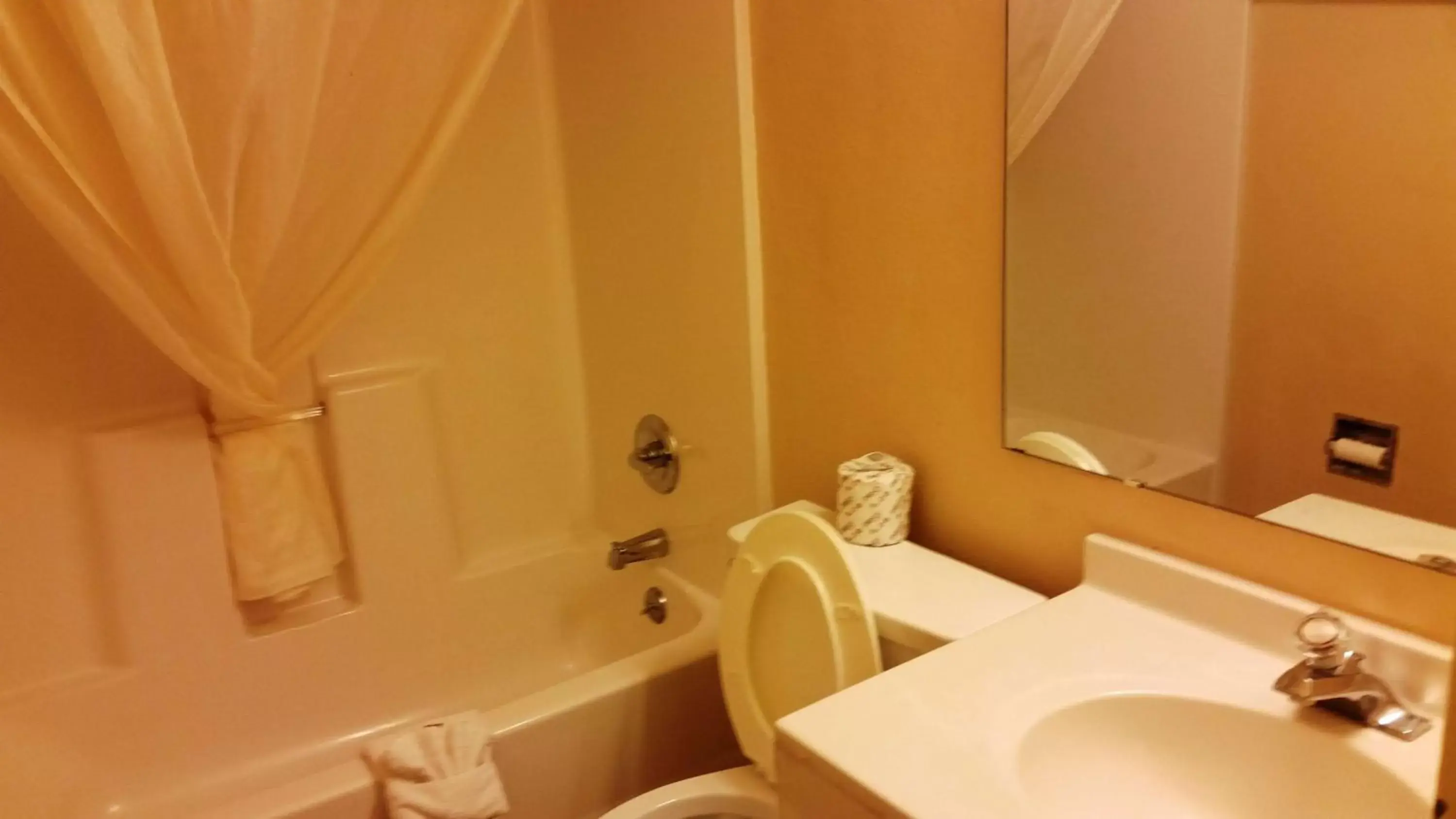 Toilet, Bathroom in Motel 6 Elk City, Ok