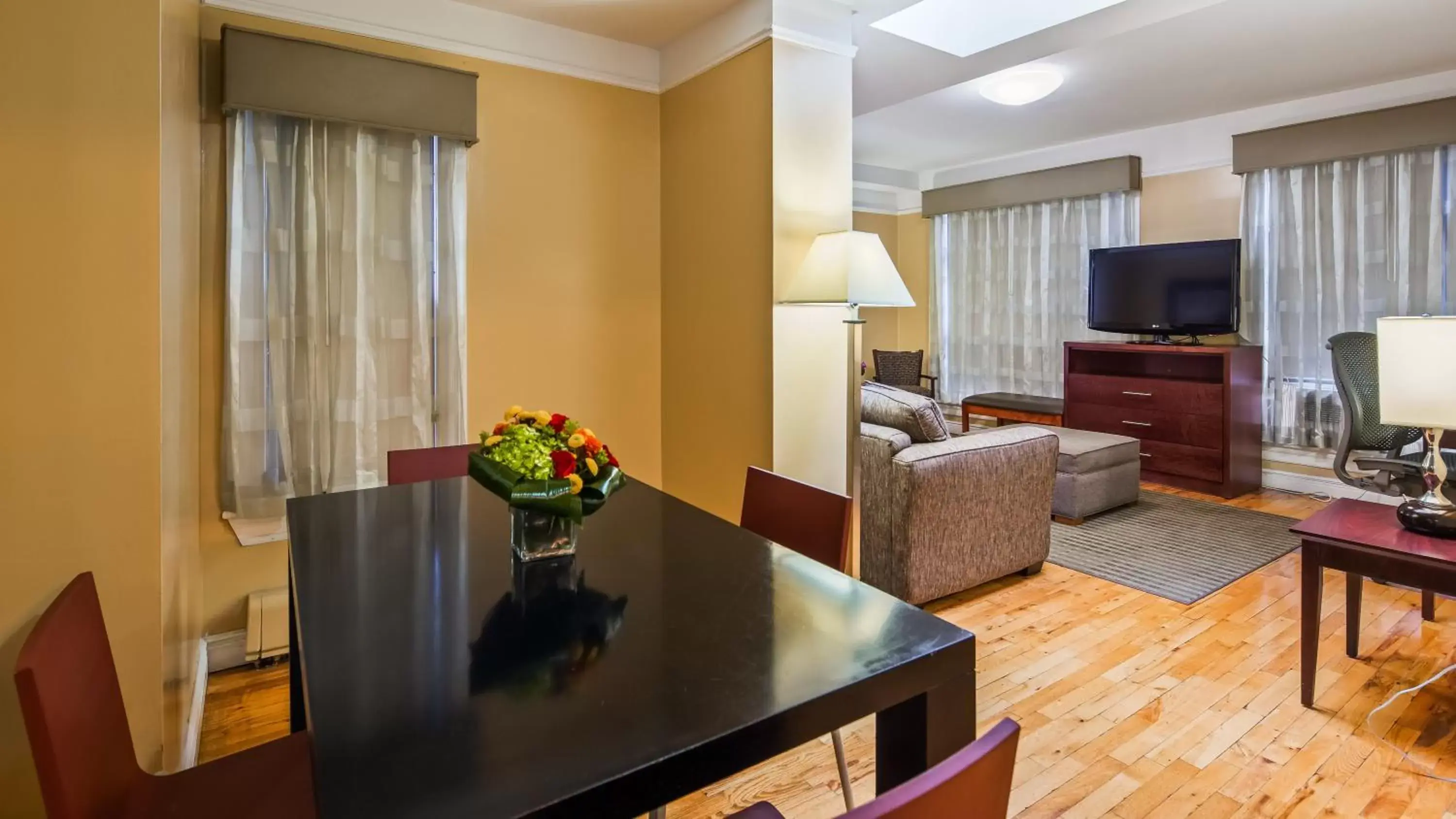 Living room, Dining Area in Best Western Plus Hospitality House Suites
