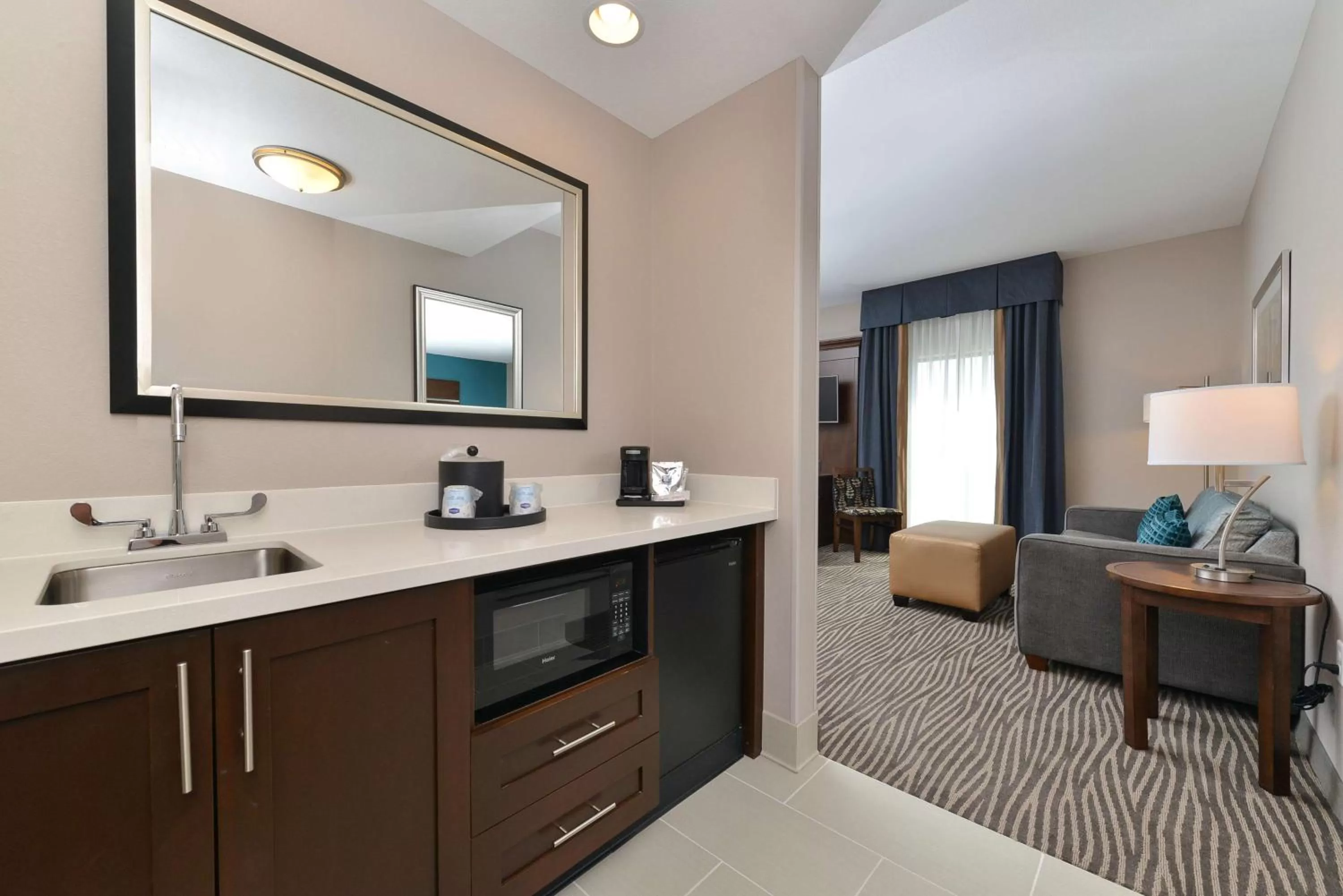 Kitchen or kitchenette in Hampton Inn & Suites Des Moines Downtown