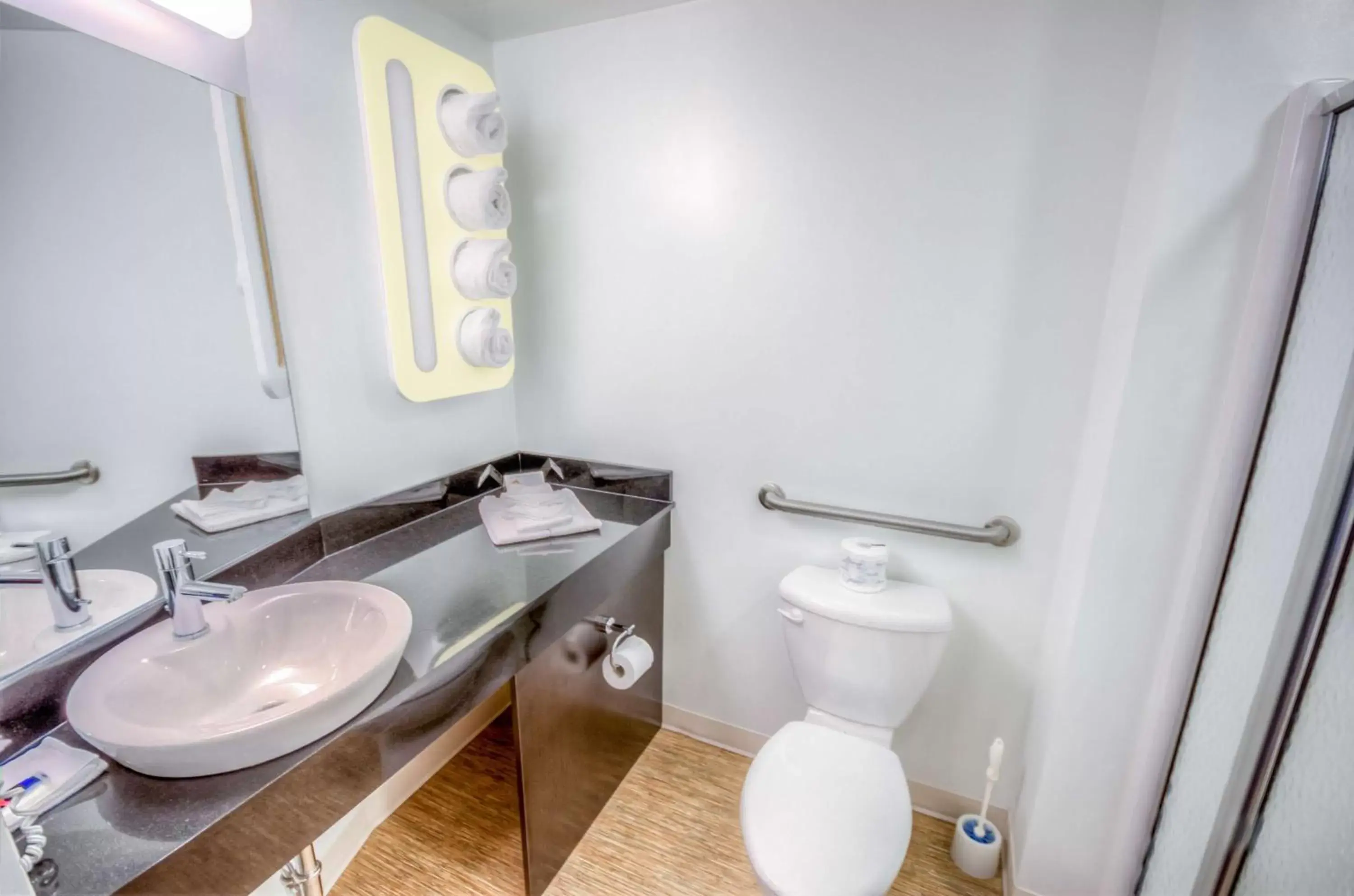 Bathroom in Motel 6-Headingley, MB - Winnipeg West