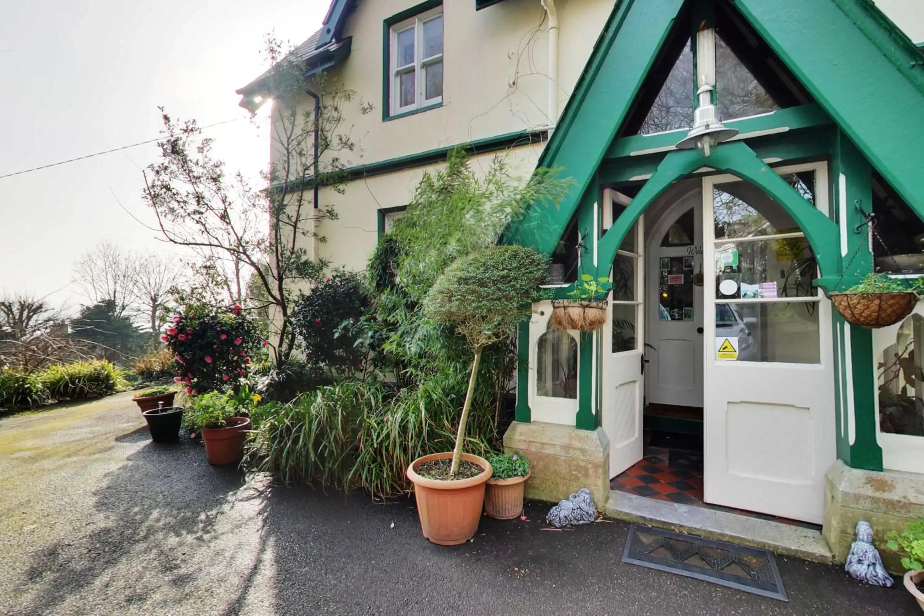 Facade/entrance, Property Building in Robin Hill House B&B