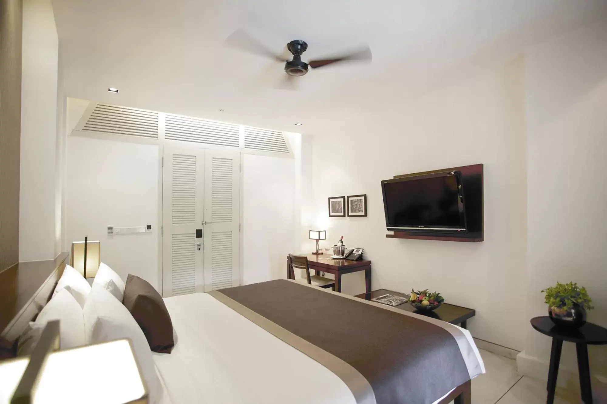 Bedroom, TV/Entertainment Center in Amara Sanctuary Resort Sentosa