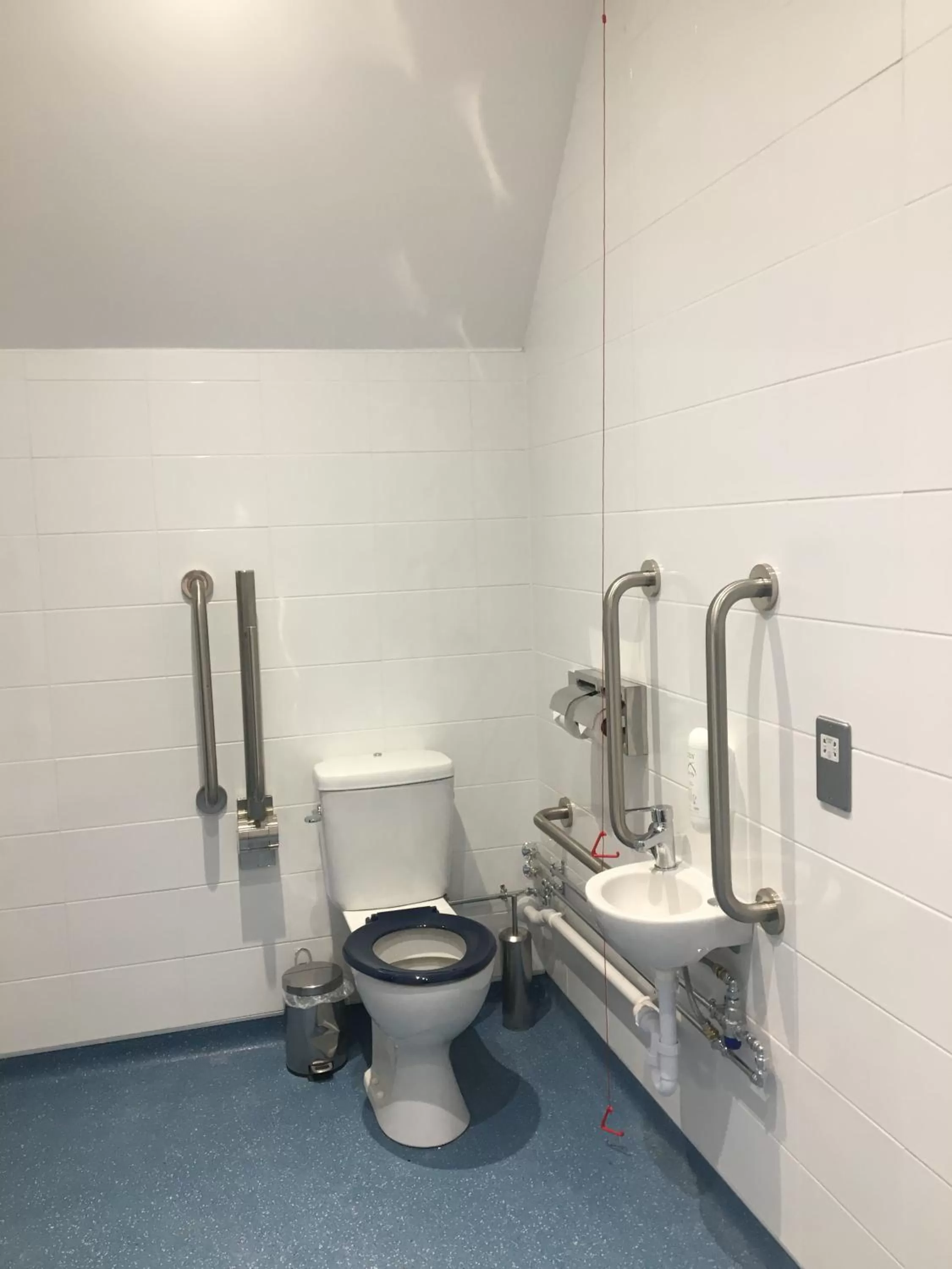 Toilet, Bathroom in The Catherine Wheel Wetherspoon Hotel