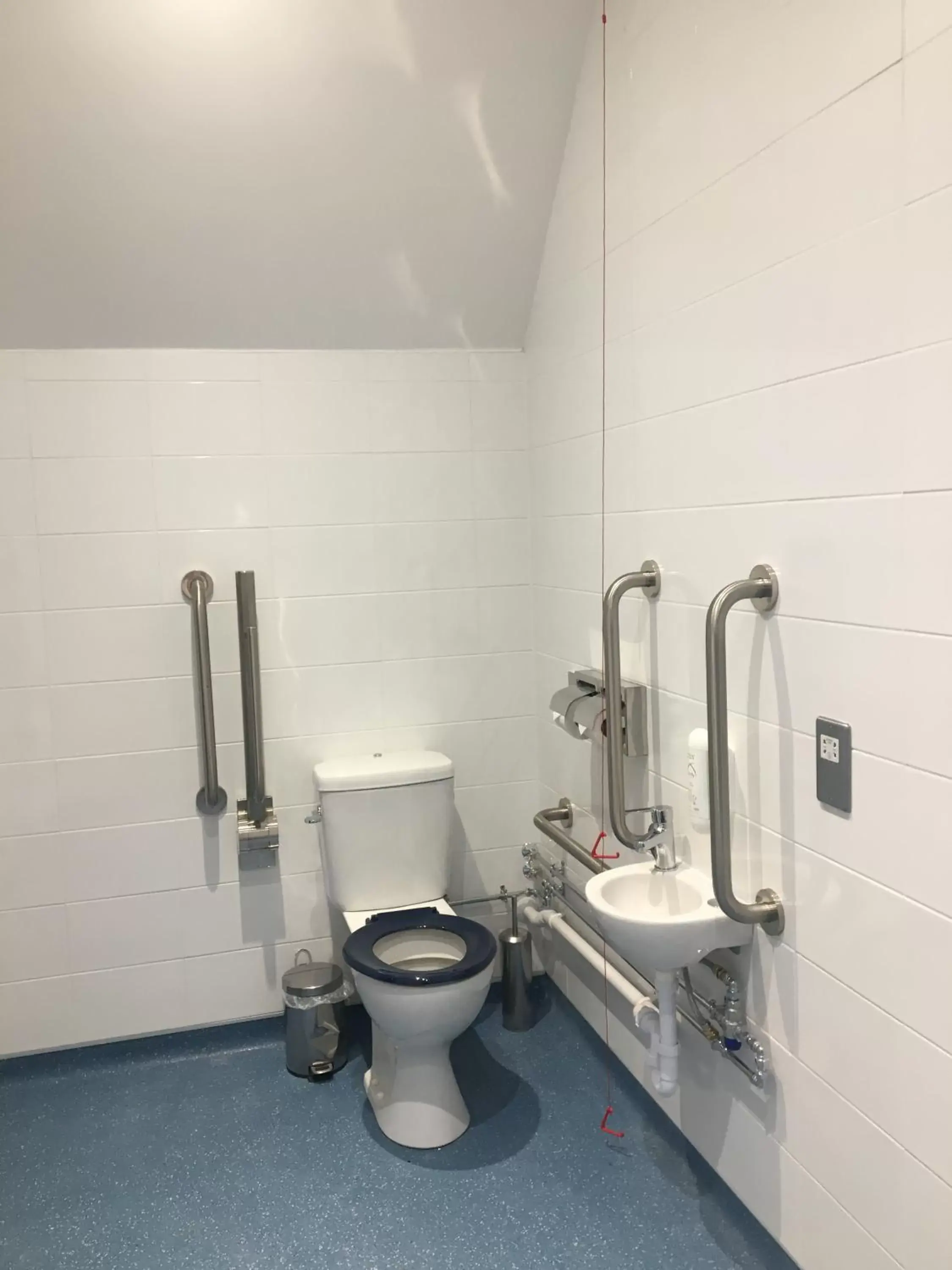Toilet, Bathroom in The Catherine Wheel Wetherspoon Hotel