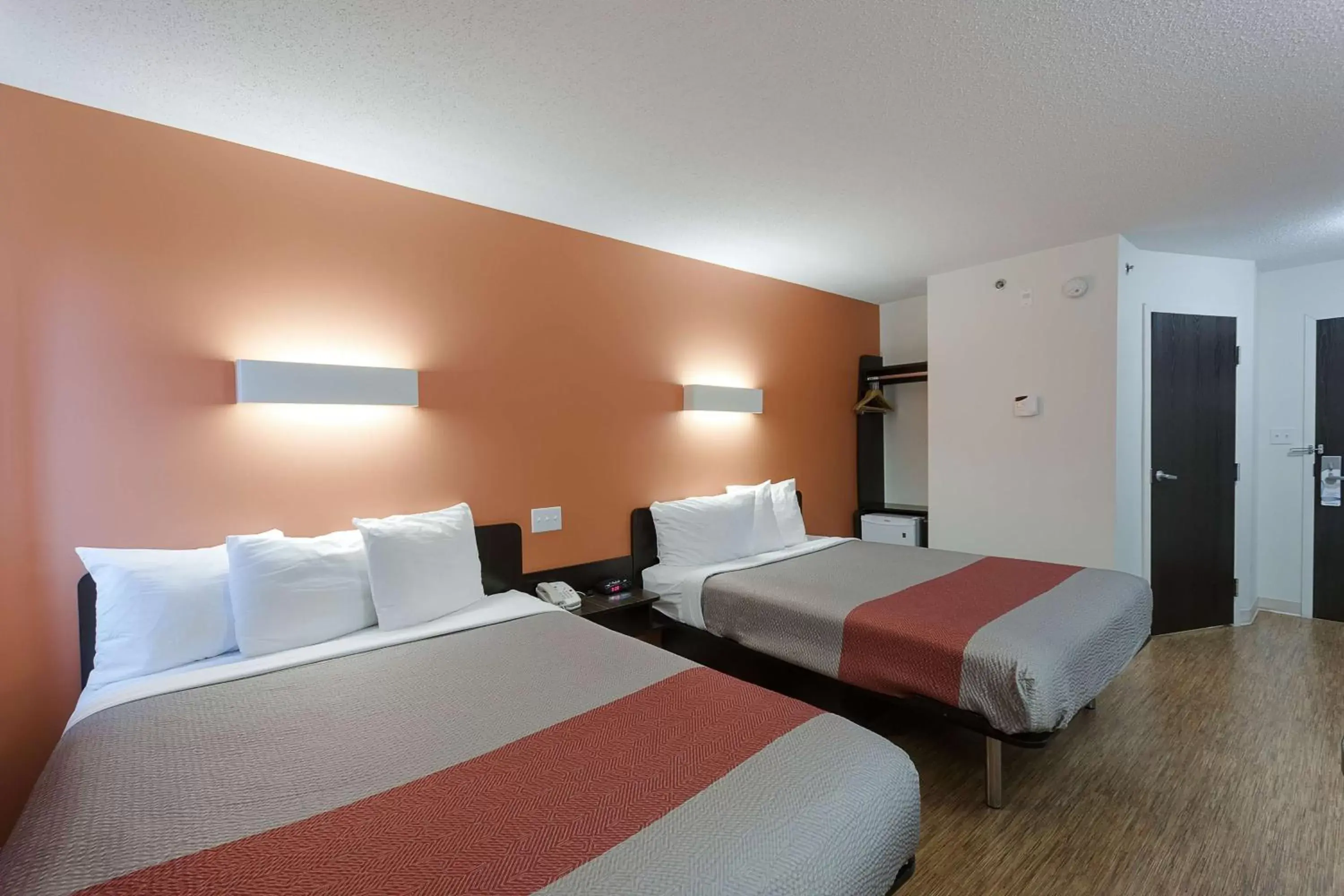 Photo of the whole room, Room Photo in Motel 6-Brandon, MB