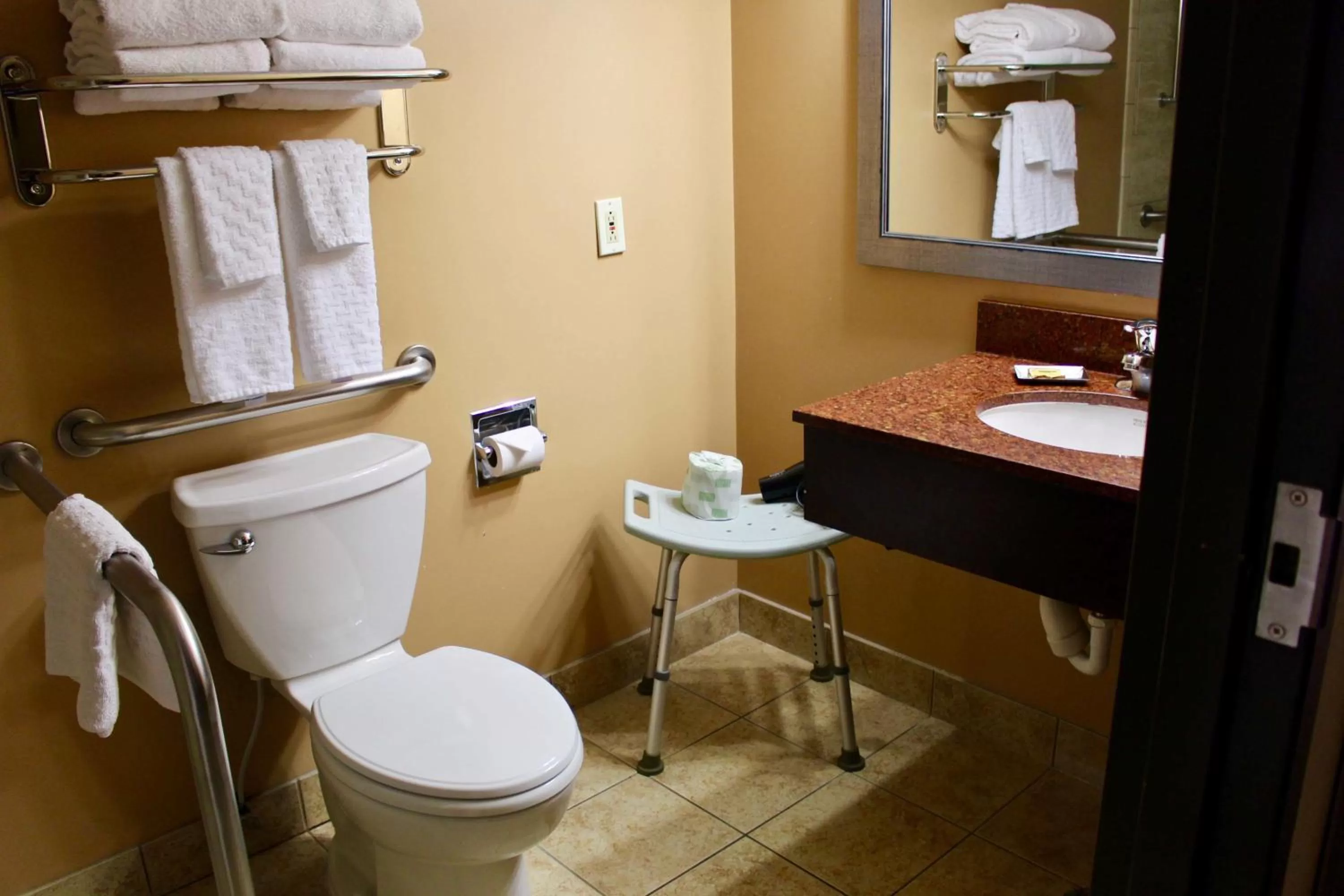 Photo of the whole room in Best Western Plus Dakota Ridge