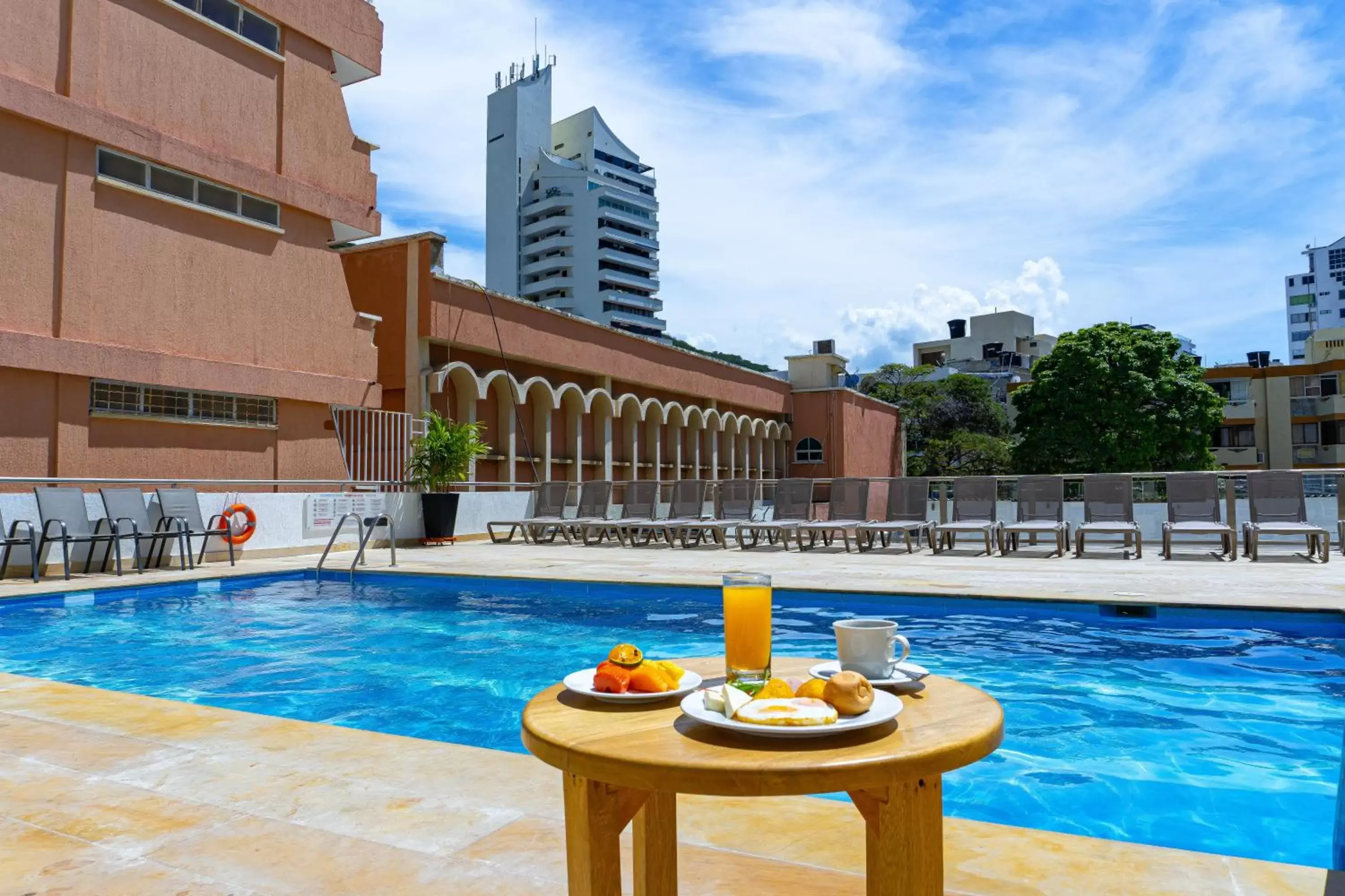 Breakfast, Swimming Pool in Hotel Arhuaco