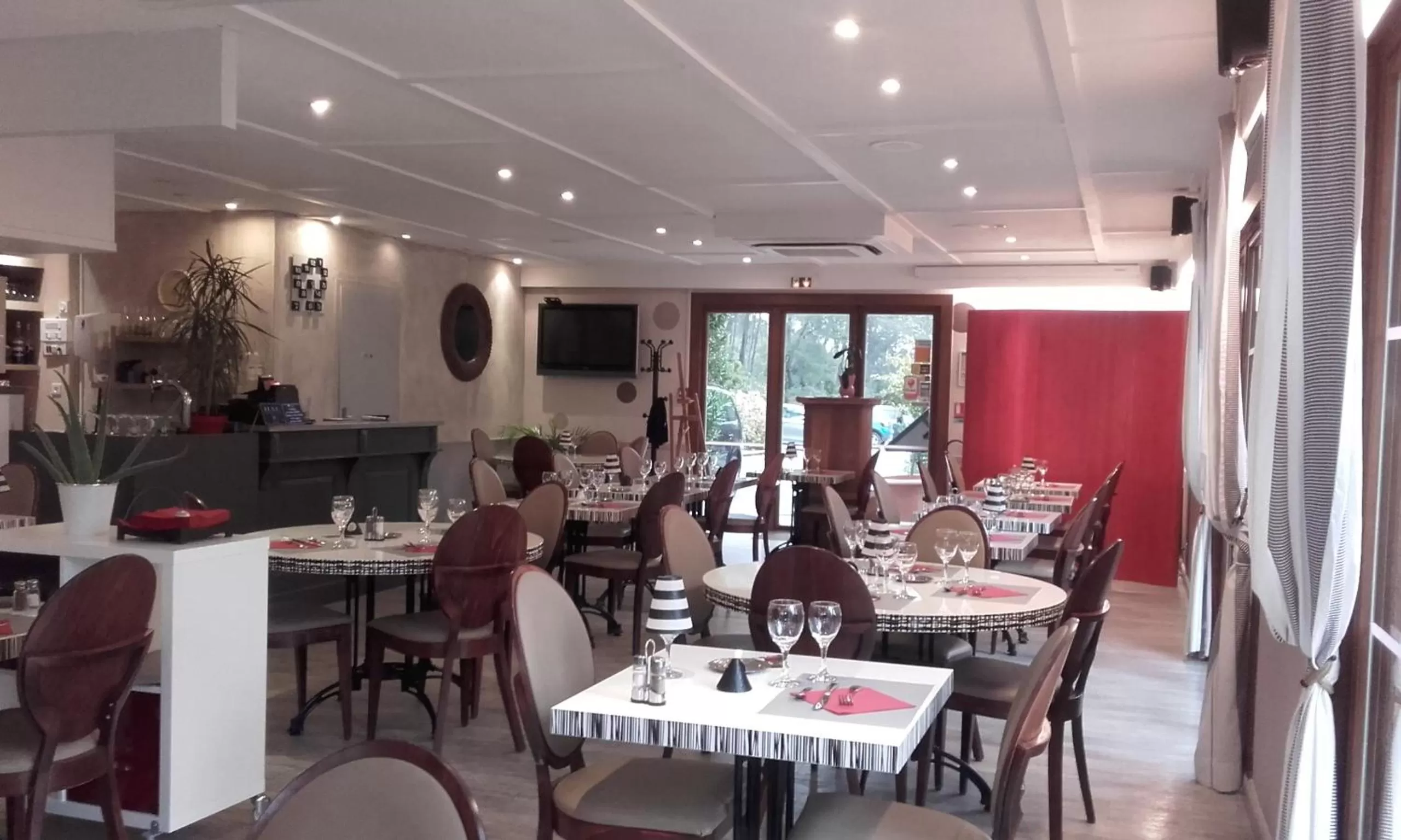 Restaurant/places to eat in Kyriad Montpellier Nord Parc Euromédecine