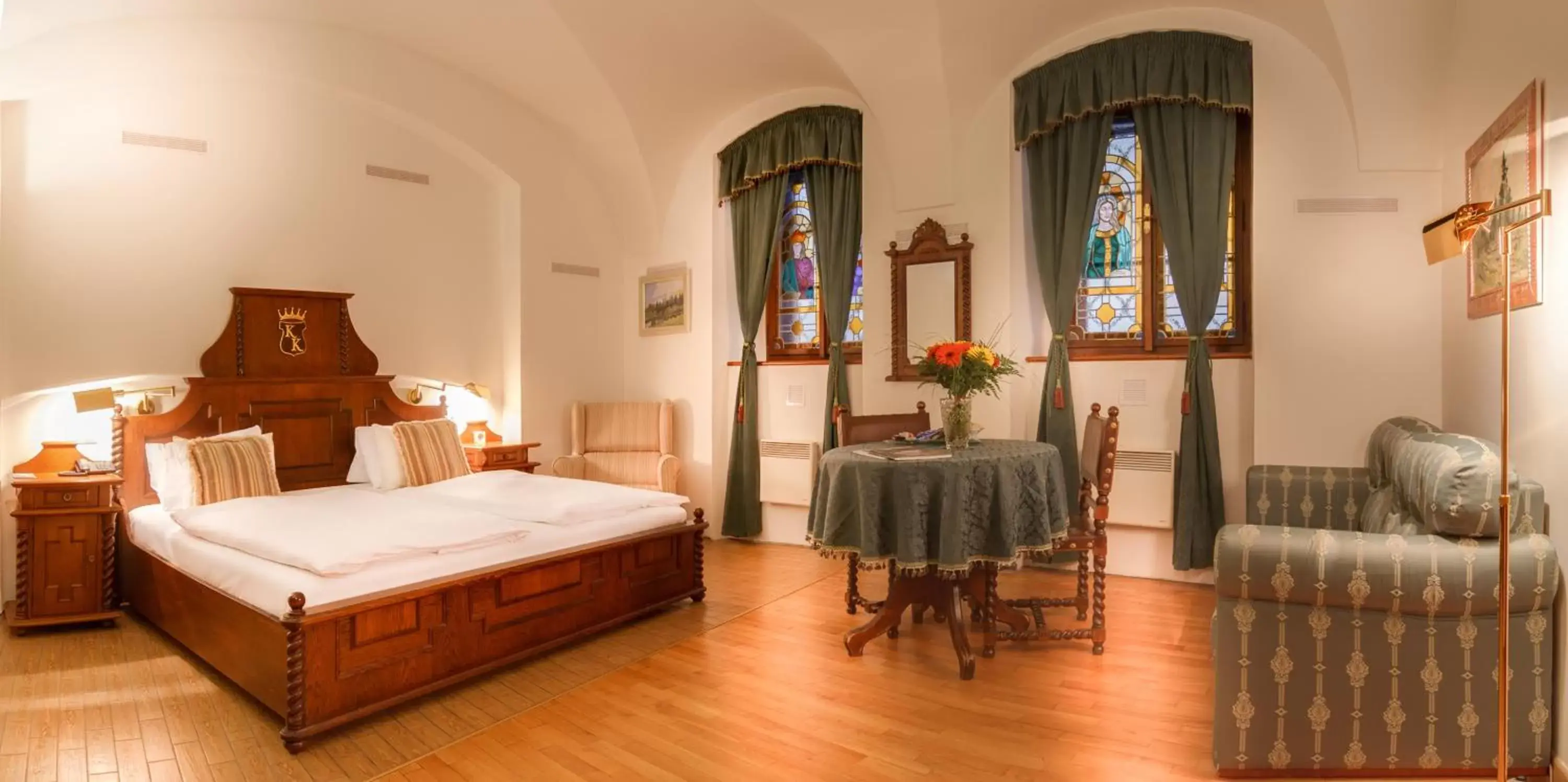 Photo of the whole room, Bed in The King Charles Photo of the whole room, Bed in The King Charles