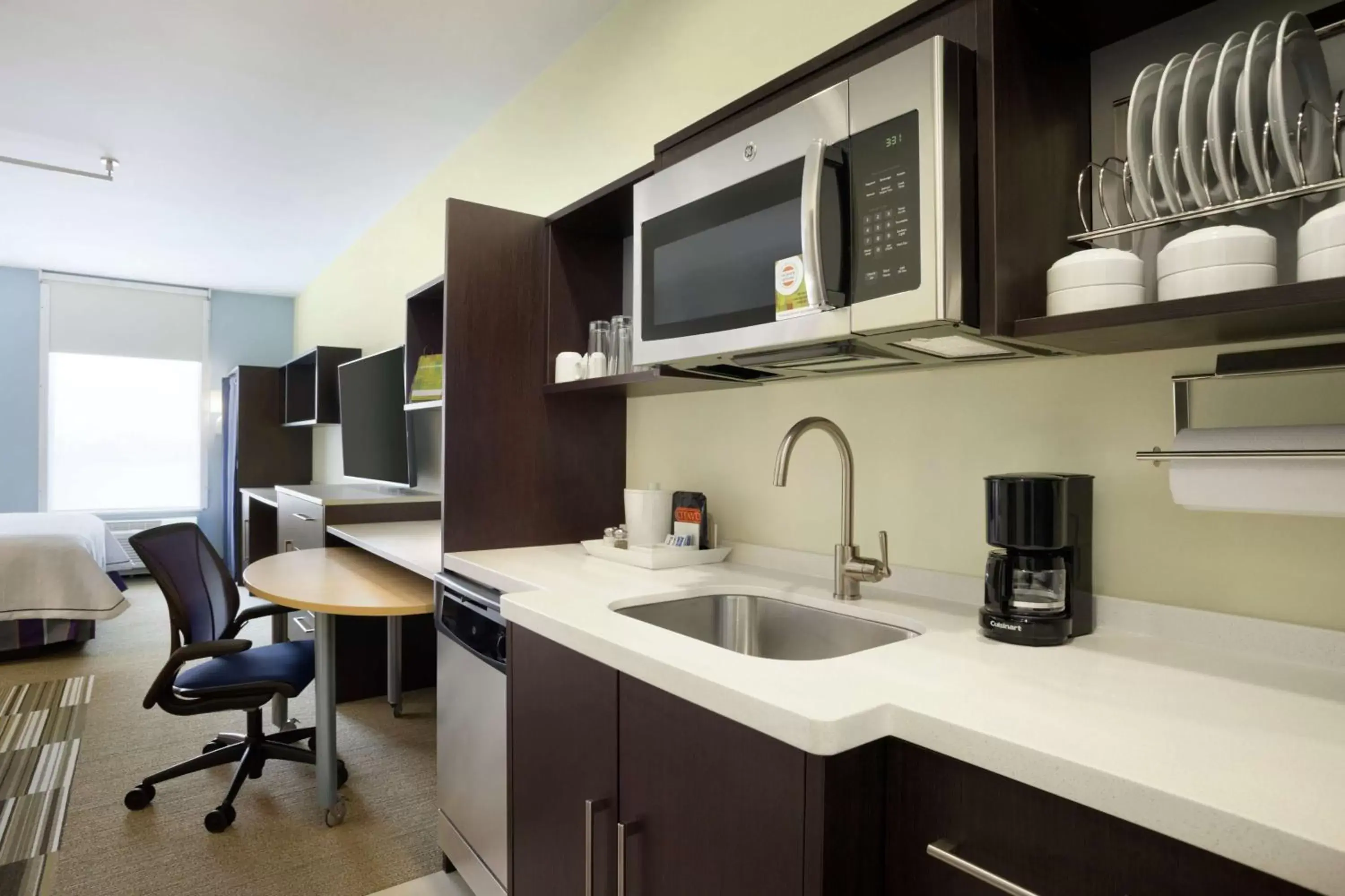 Bedroom, Kitchen/Kitchenette in Home2 Suites By Hilton McAllen