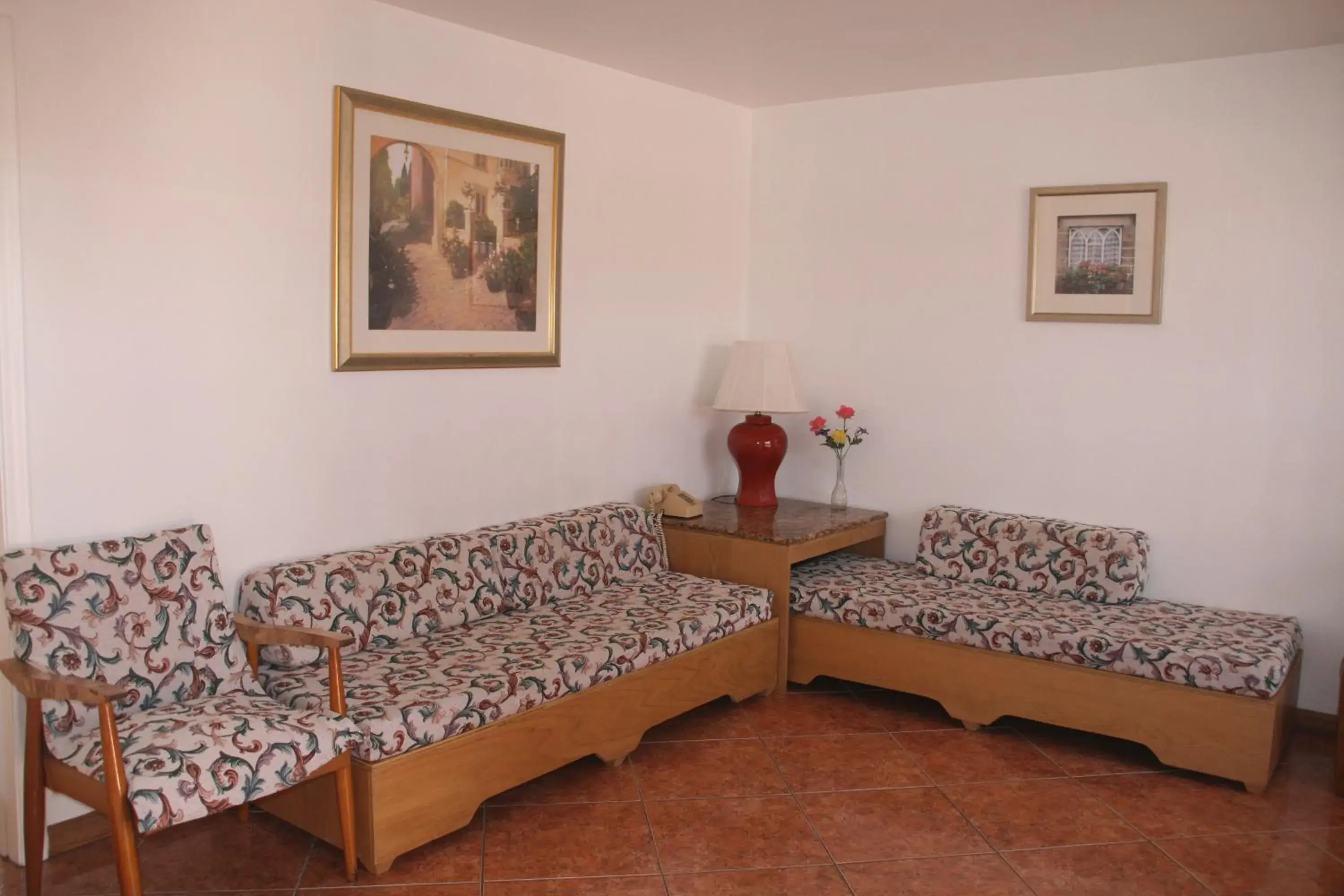 Living room, Seating Area in Lago Mar Motel and Apartments