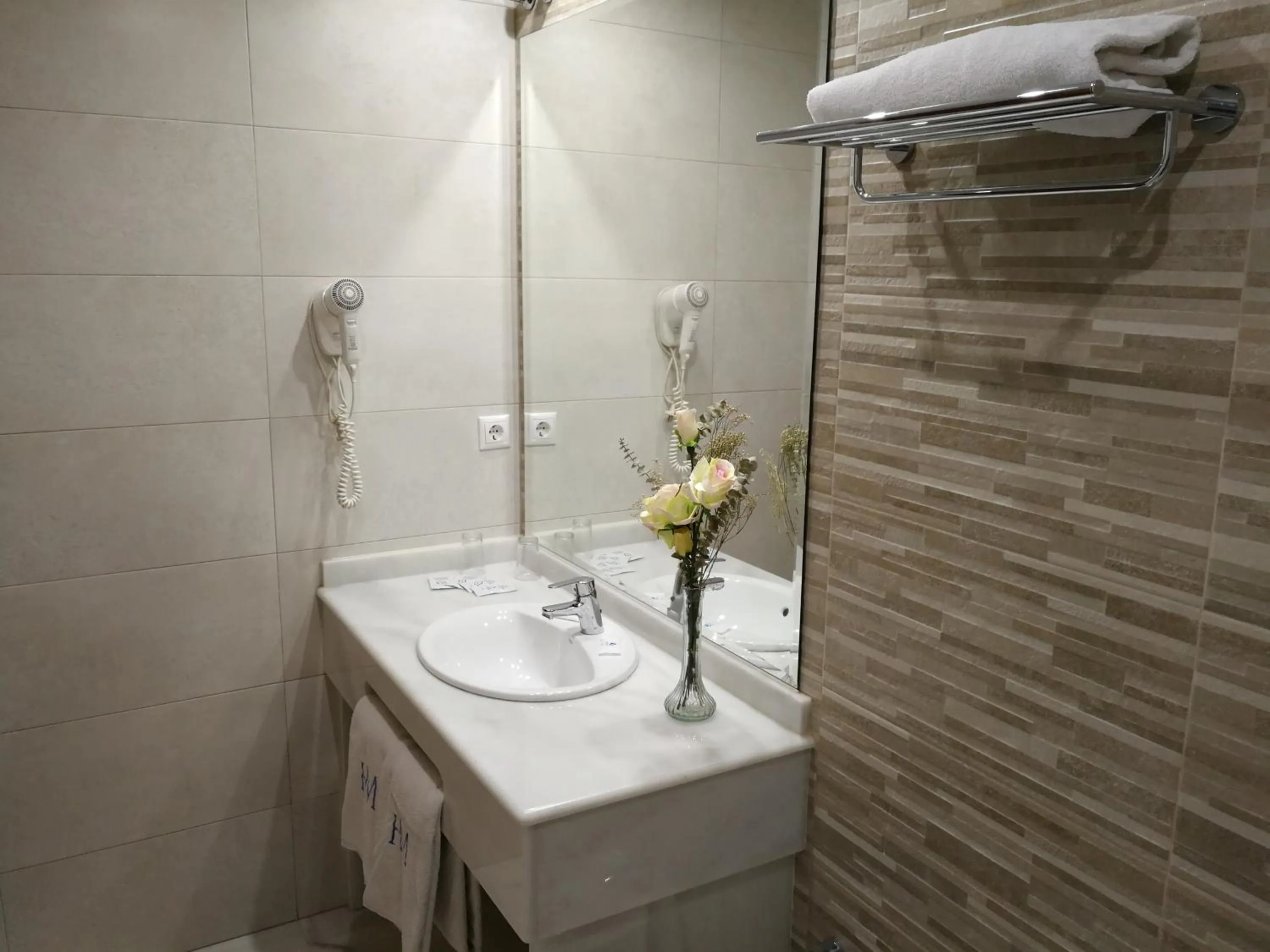 Bathroom in Hotel Maestre