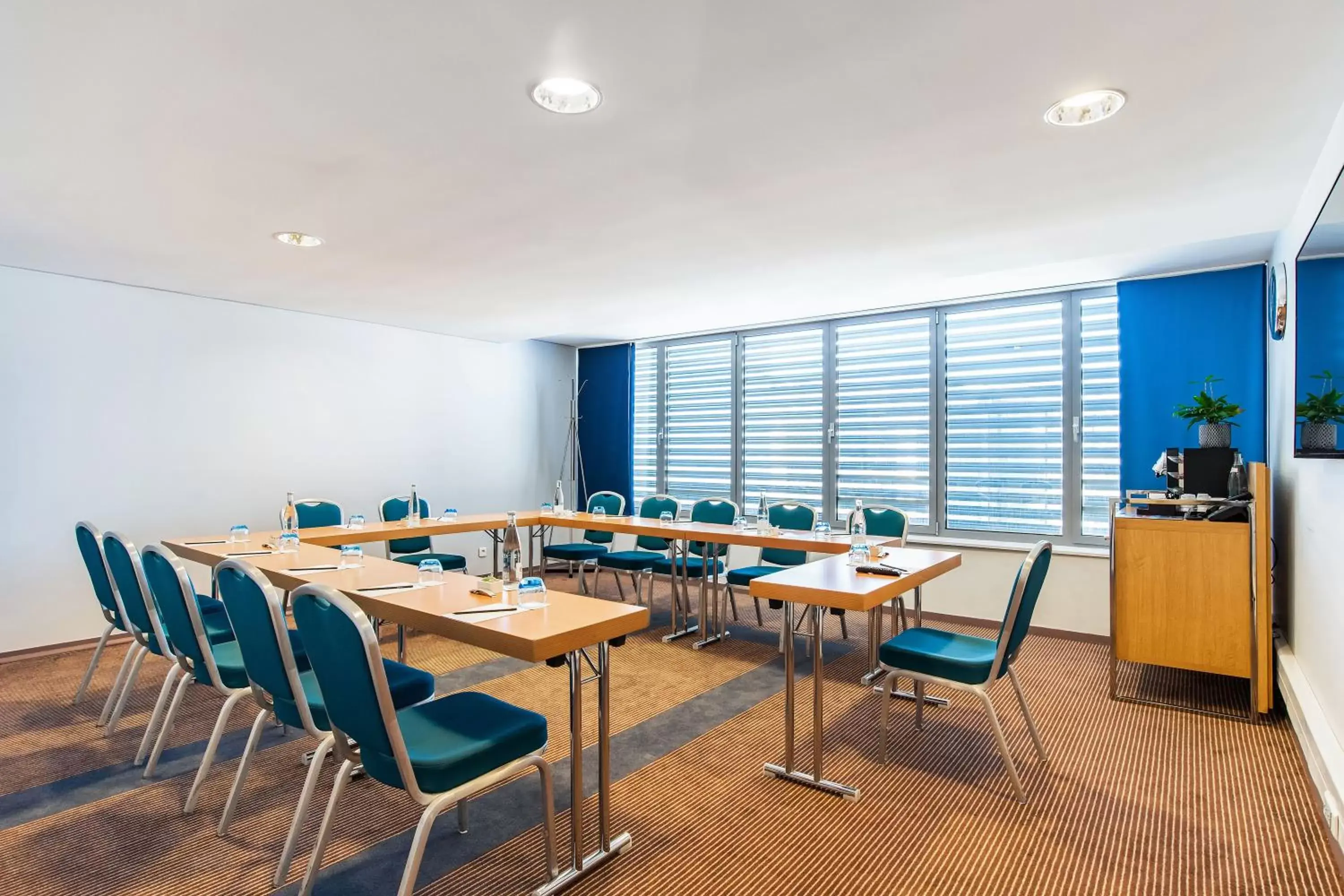 Meeting/conference room in Radisson Blu Hotel Toulouse Airport