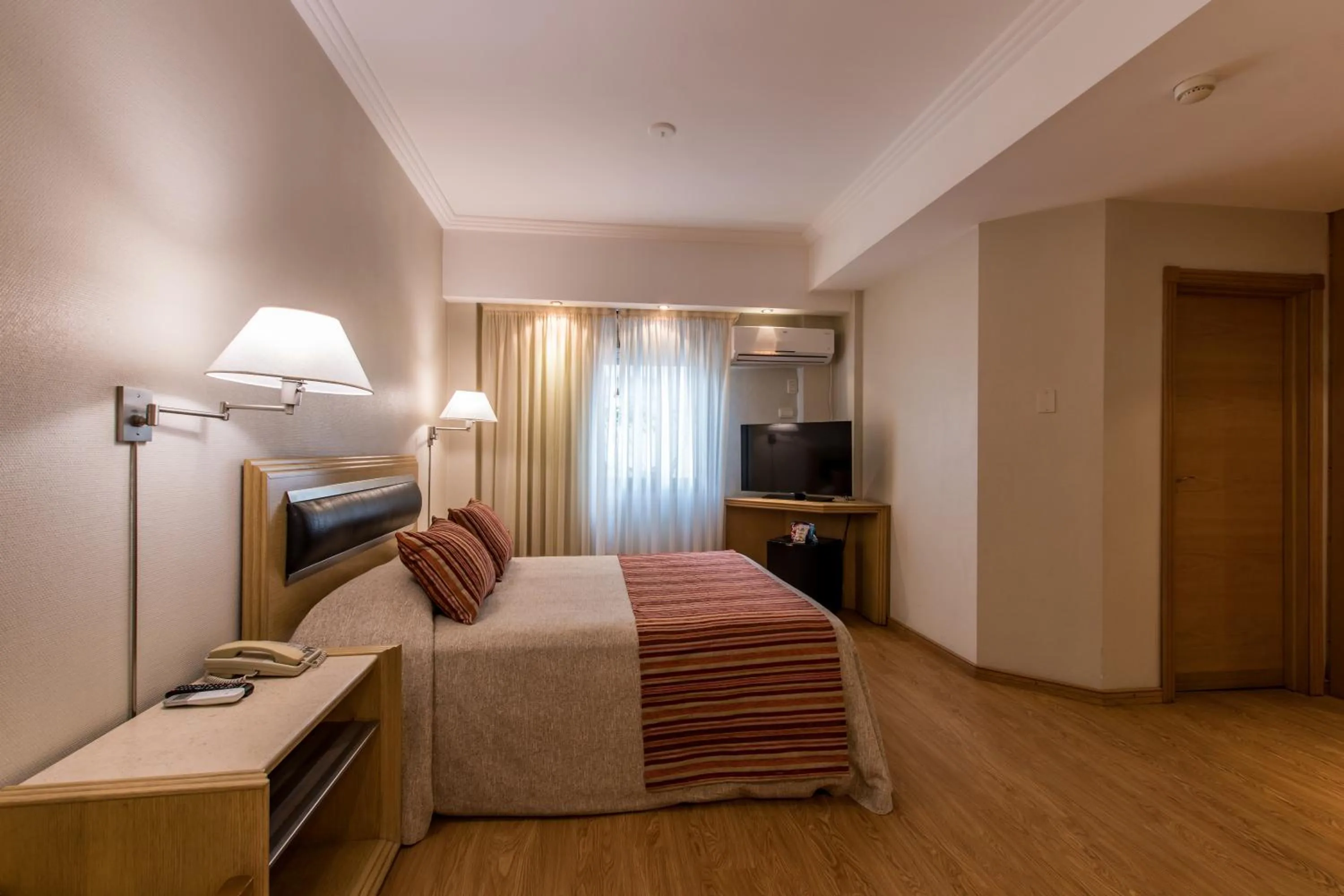 TV and multimedia, Bed in Hotel Solans Riviera