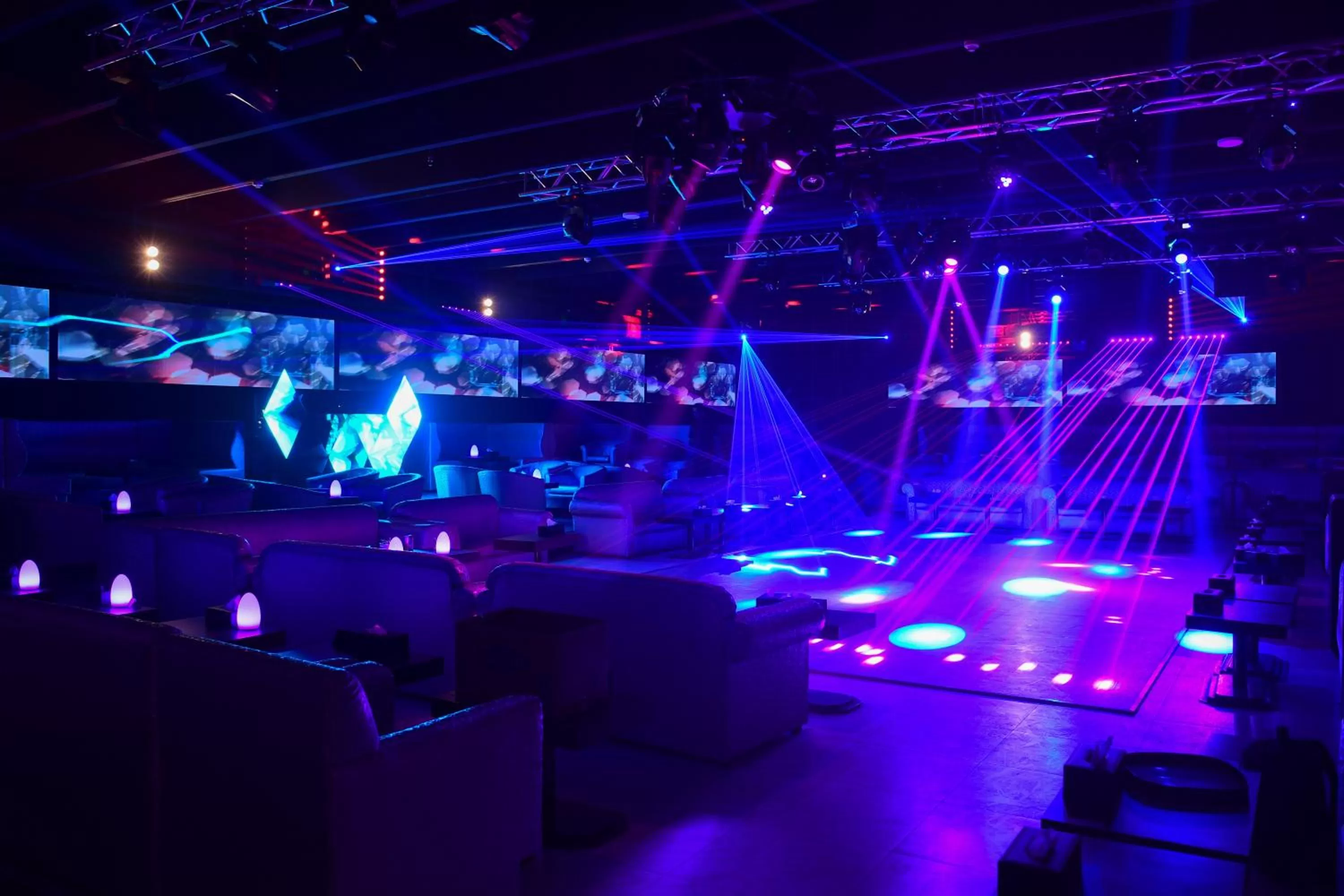 Nightclub / DJ in La Rosa Hotel, Juffair