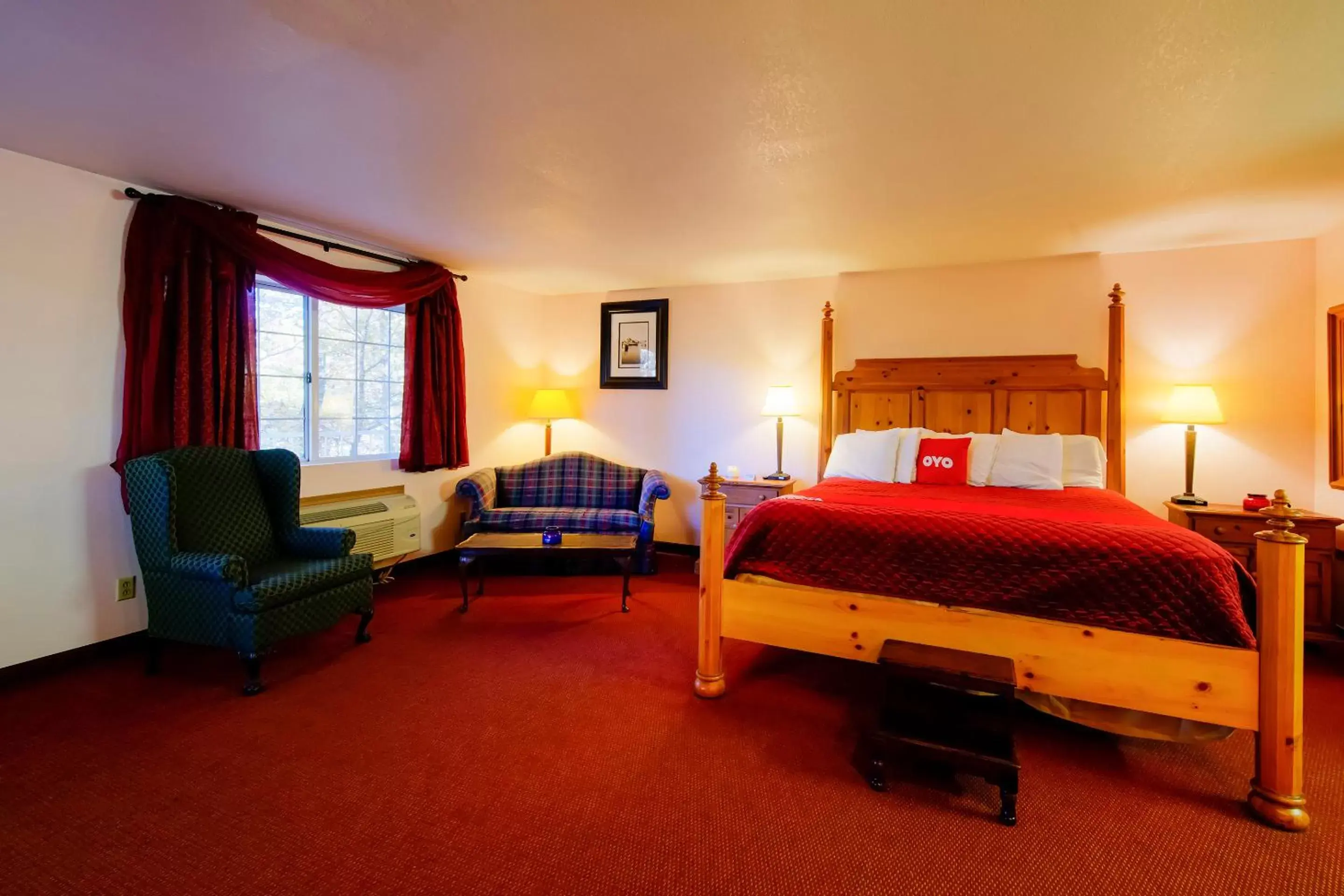 Bedroom in Hotel O Eureka Springs - Christ of Ozark Area