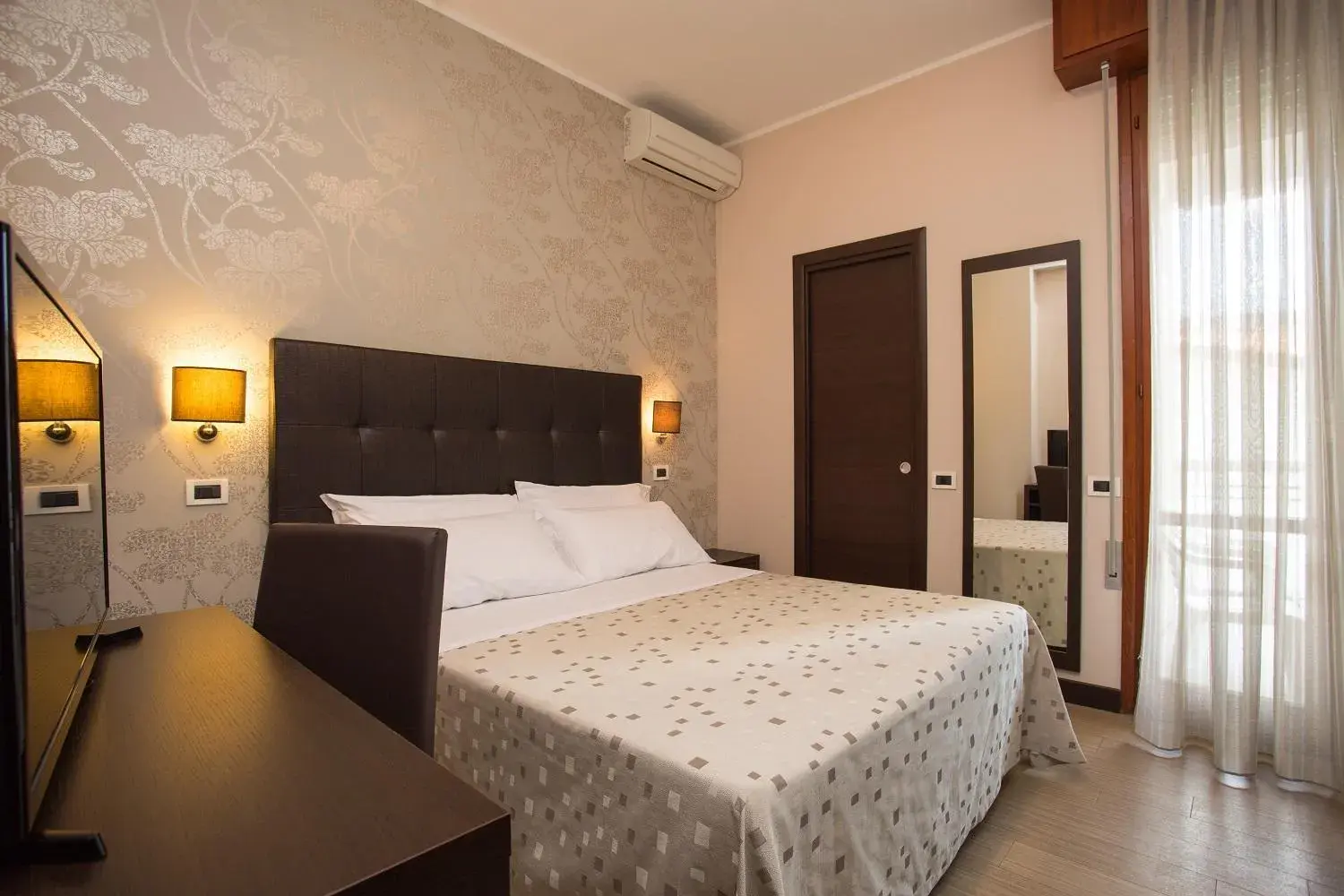 Bedroom, Bed in Hotel Lalla & Villa Orly Beauty & Relax