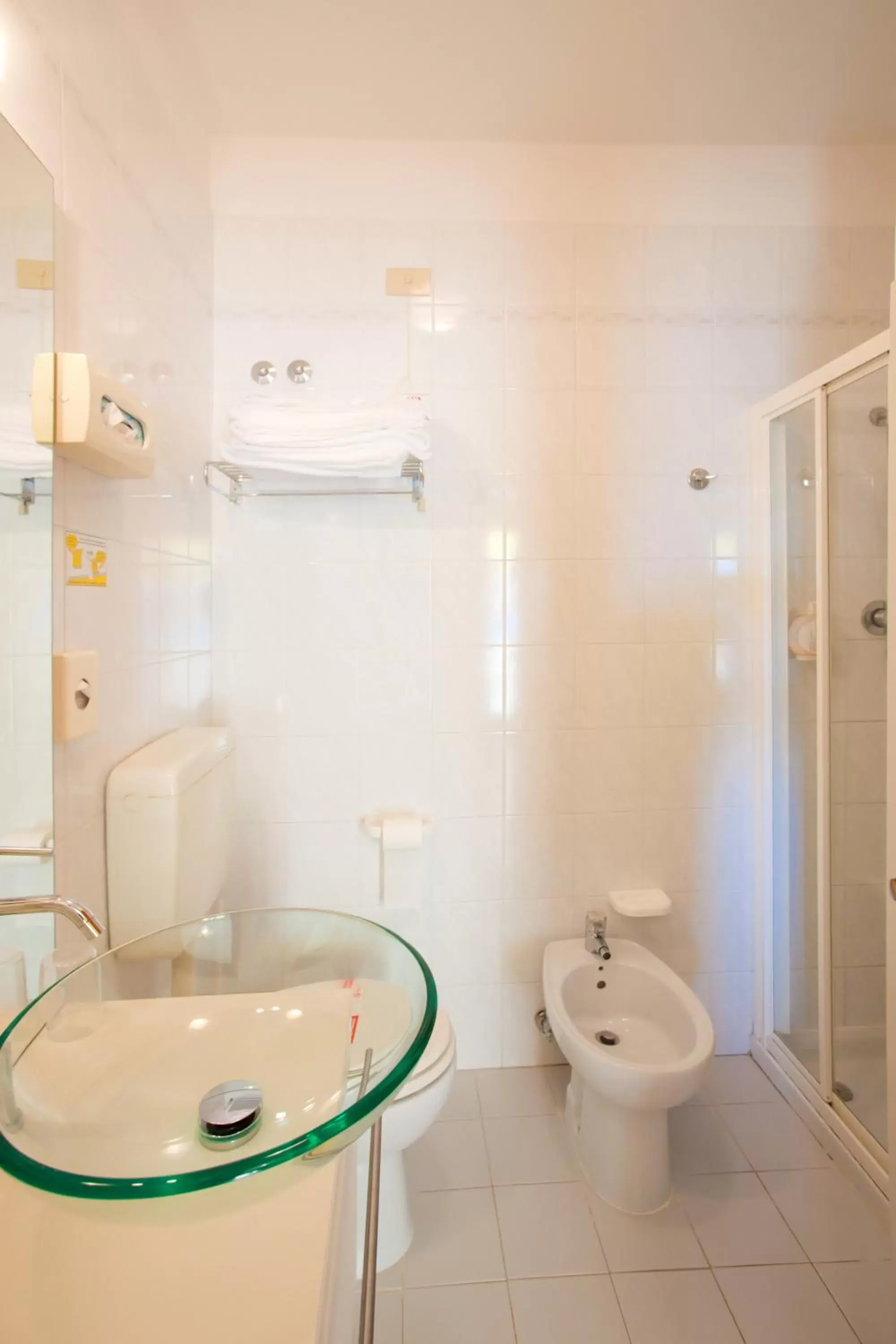 Shower, Bathroom in Hotel Marzia Holiday Queen