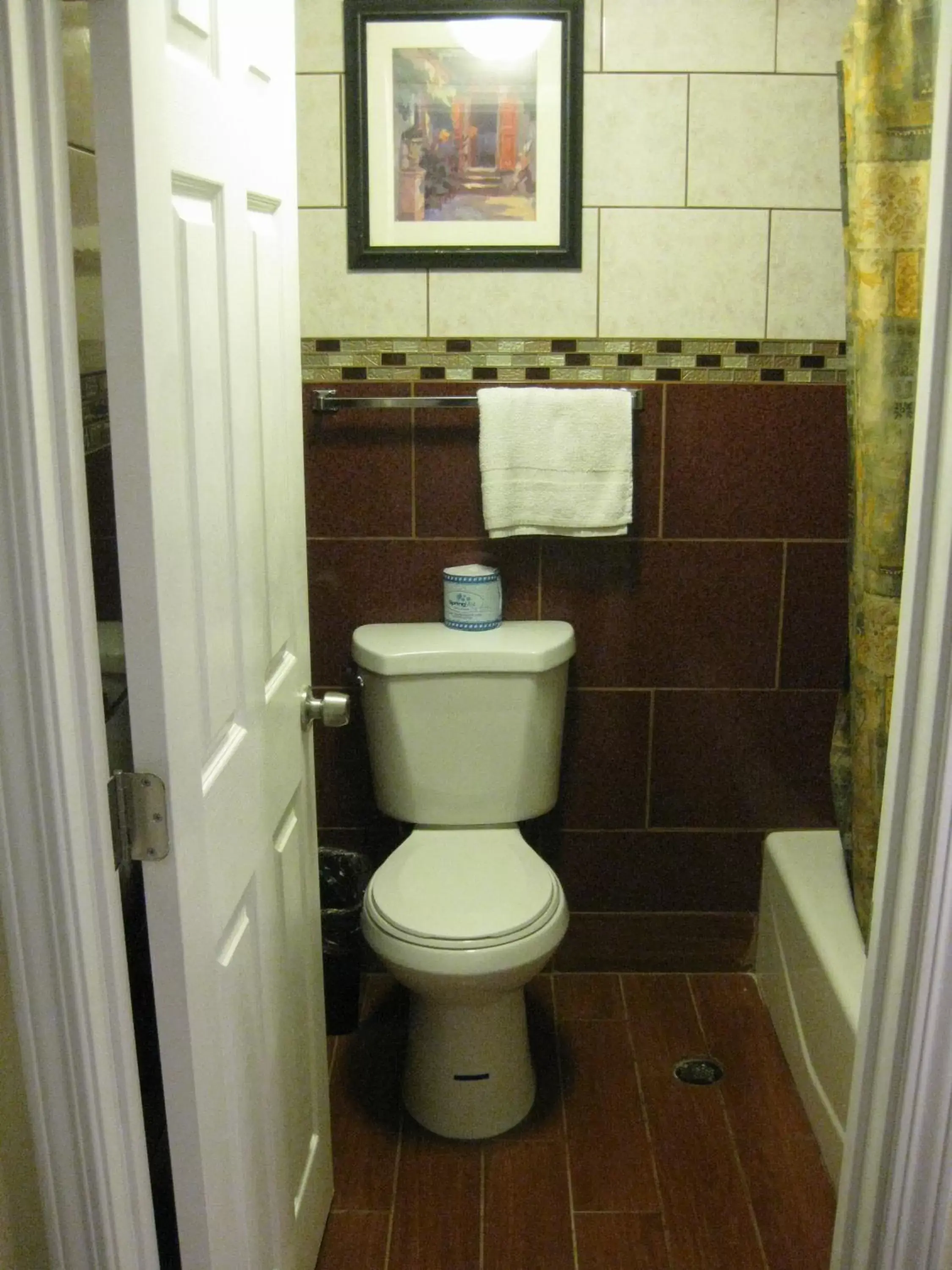 Toilet, Bathroom in Sunshine Motel