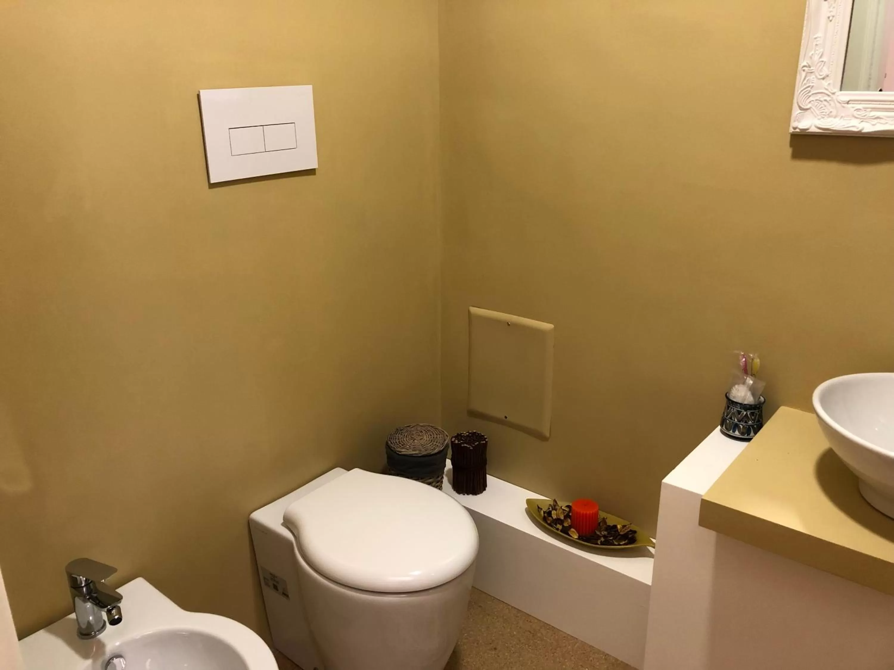 Shower in RarityArt GuestHouse