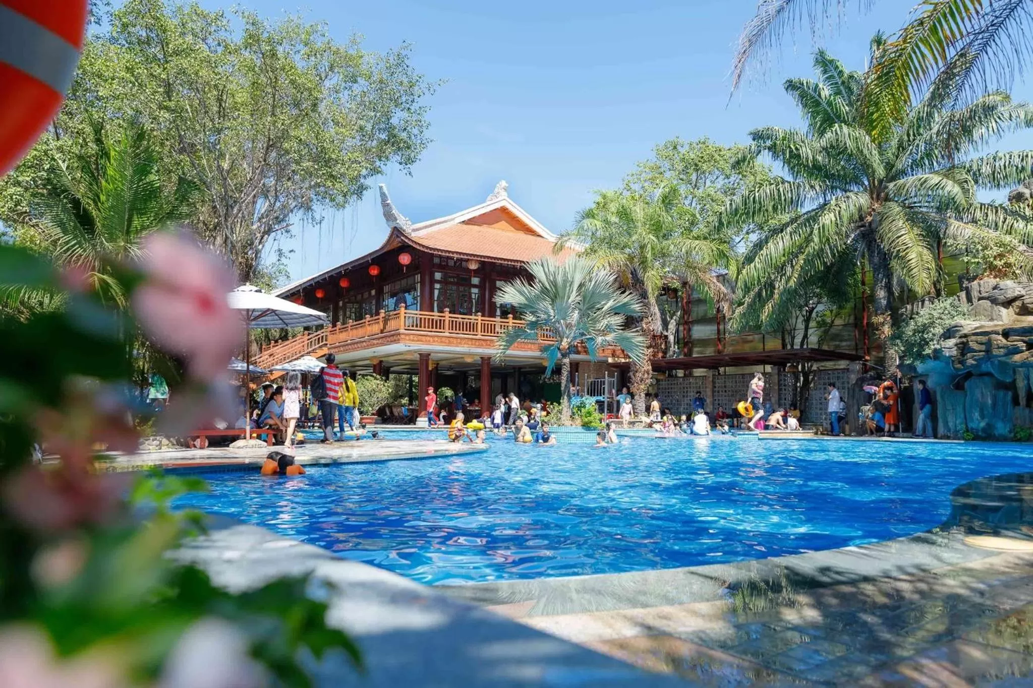 Swimming pool in Phuong Nam Resort