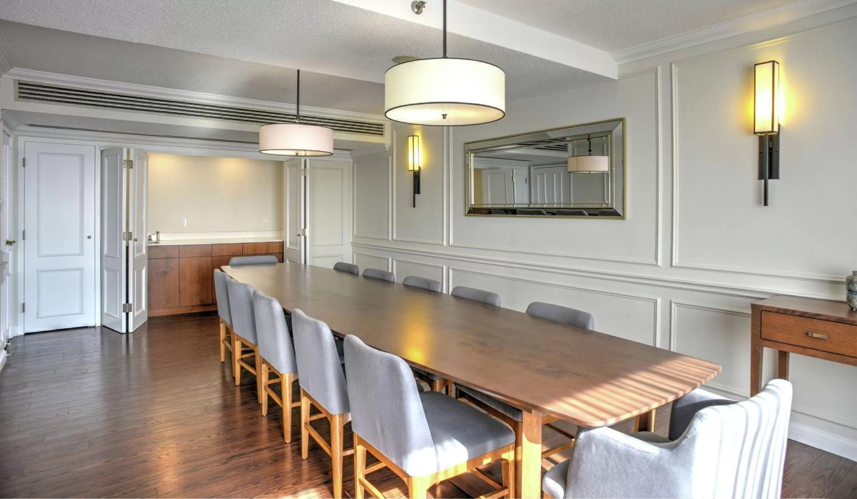 Living room in Doubletree by Hilton London